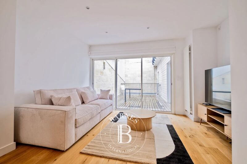 Bordeaux Chartrons – Furnished House – Terraces – Double Garage – Air Conditioning