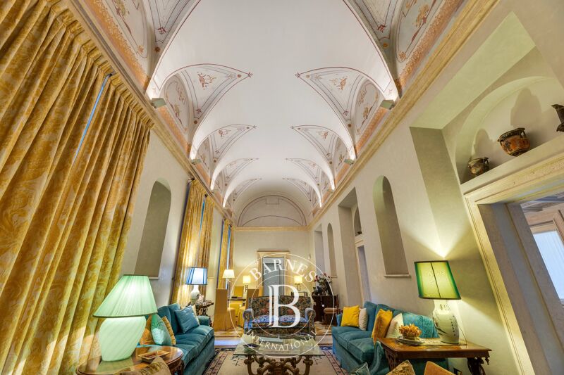 AFFASCINANTE RESIDENZA NOBILIARE A DUE PASSI DA PIAZZA NAVONA