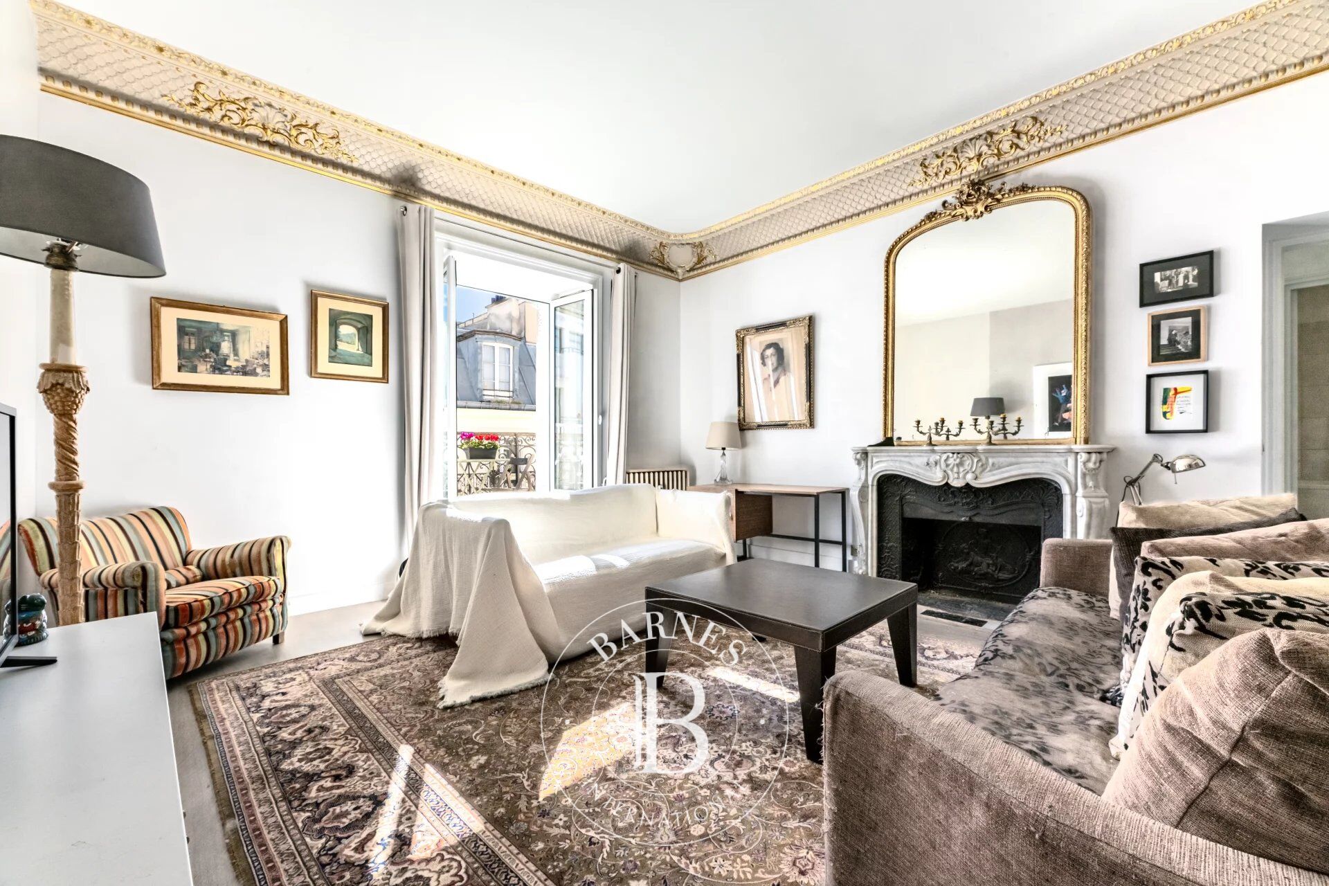 EXCLUSIVE LISTING - PARIS 9 - NOUVELLE ATHENES - TOP FLOOR - LIFT - FULL-LENGTH BALCONY - SKY VIEW - 4 BEDROOMS - PARKING - picture 3