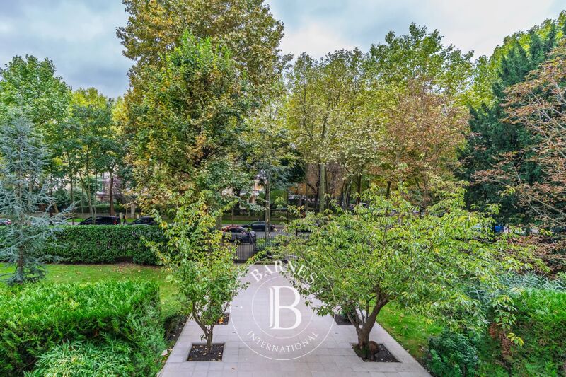 Neuilly - Victor Hugo - 3-bed dual-aspect apartment - Unobstructed views