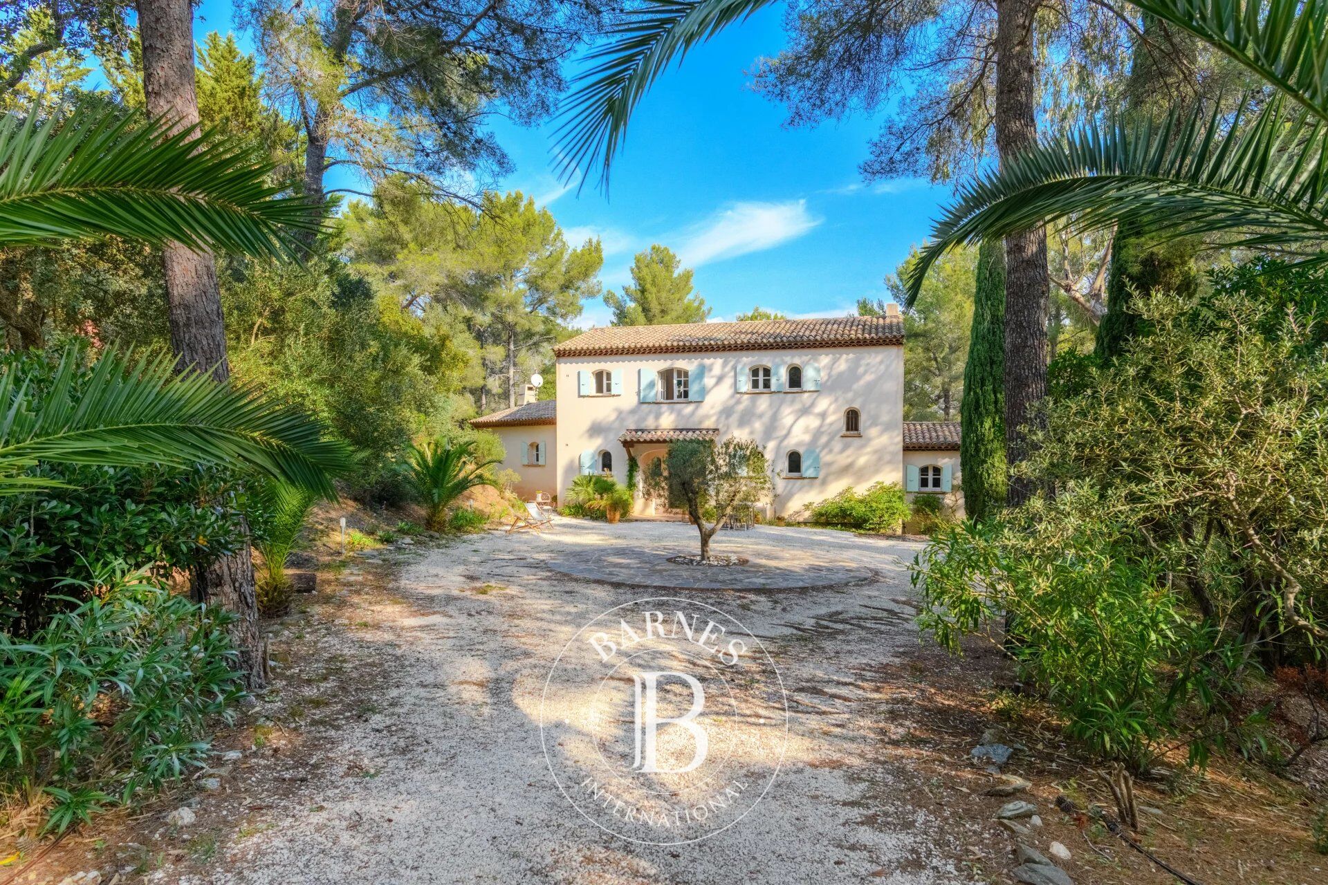 Sole agent -  Domaine du Cap Bénat - Charming Provençal Villa - picture 3