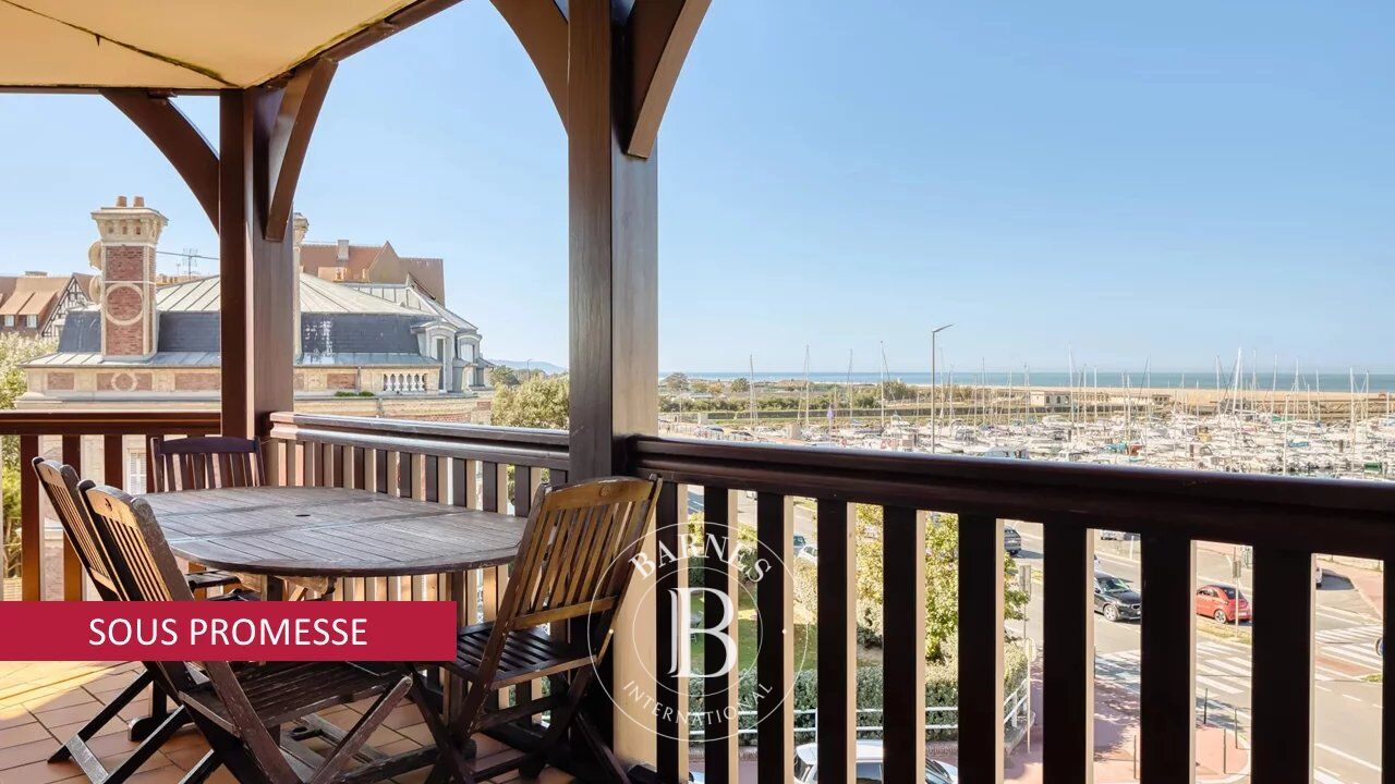 Deauville centre - 103m² (1,109 sq ft) apartment with harbour and sea views and 2 parking spaces - picture 1