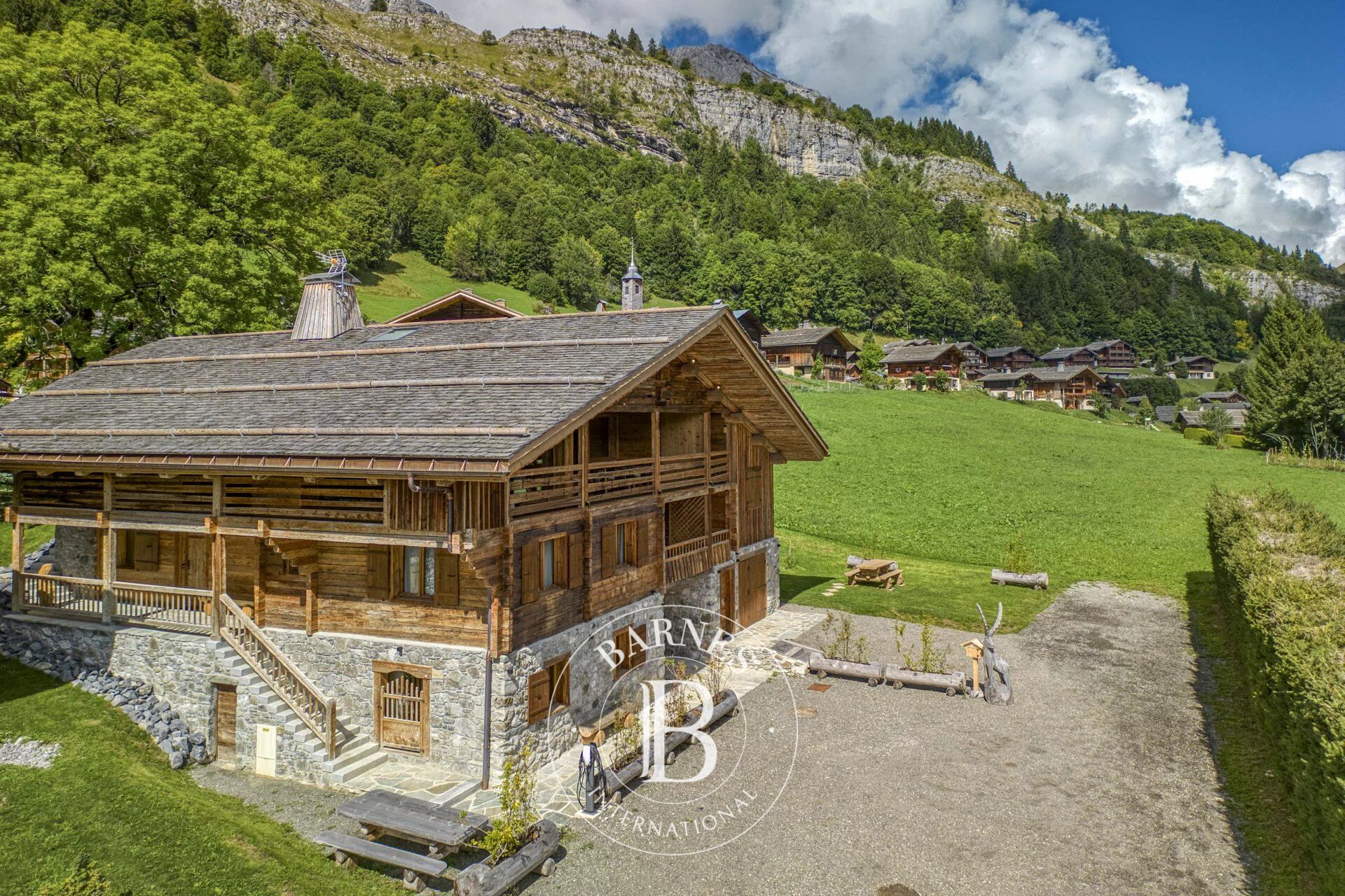 BARNES ARAVIS - LE GRAND BORNAND - CHALET D'EXCEPTION RÉNOVE ET MEUBLÉ PROCHE DES PISTES DE SKI - picture 3