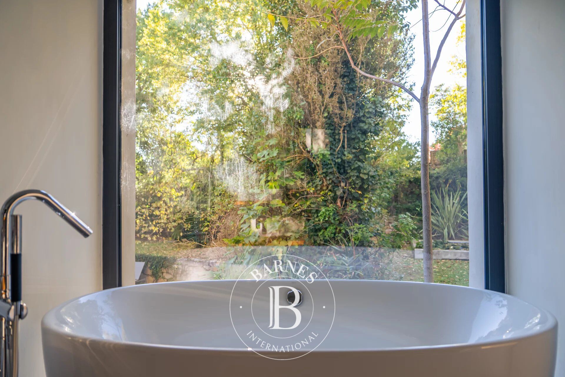 GRANS - 25 MINUTES AIX-EN-PROVENCE - MAISON ANCIENNE RENOVEE - 172m² - 4 CHAMBRES - BUREAU - JARDIN - PISCINE - picture 1