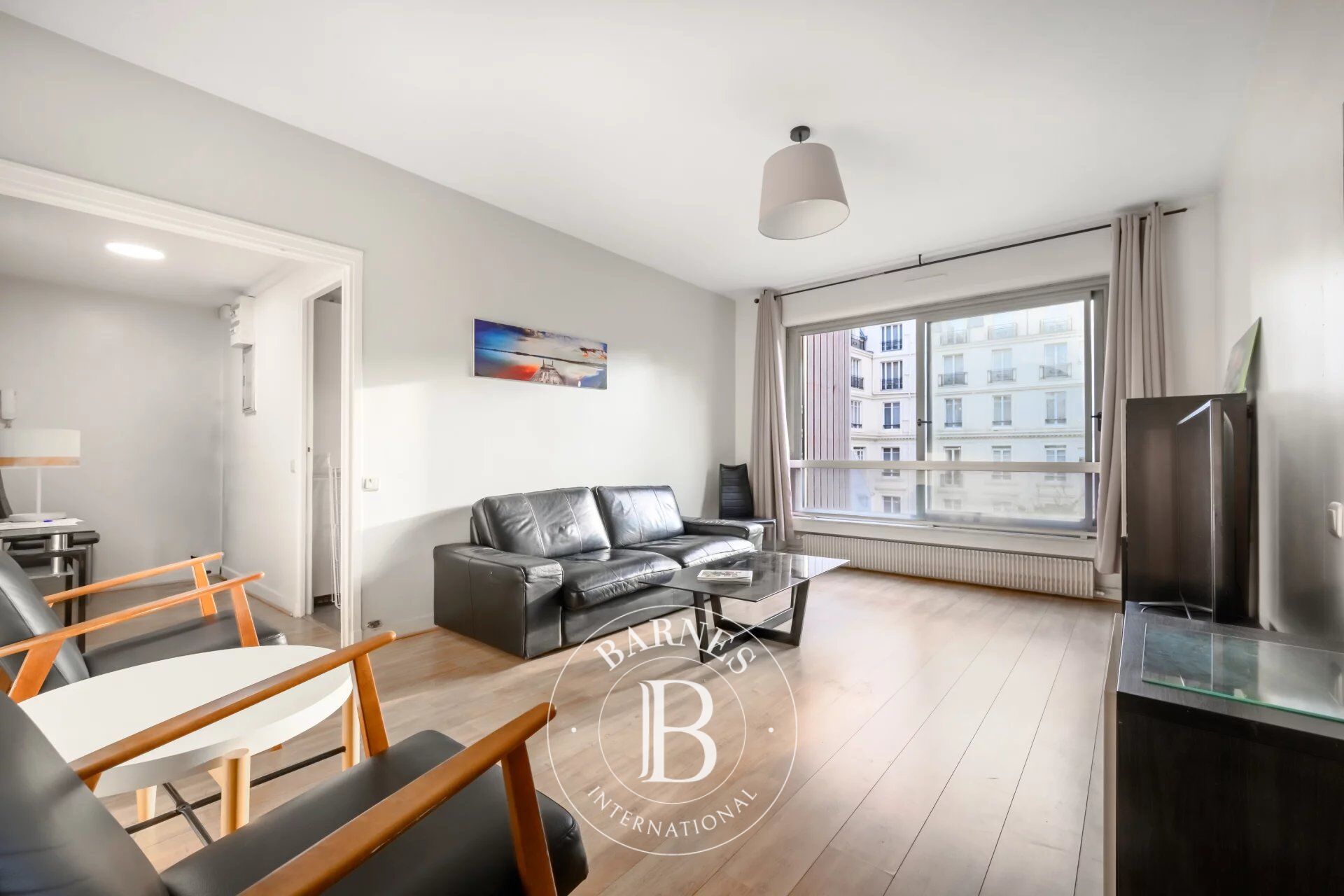 Paris 75008 - Champs-Élysées / Avenue George V - Apartment on the 4th and top floor with lift - picture 2