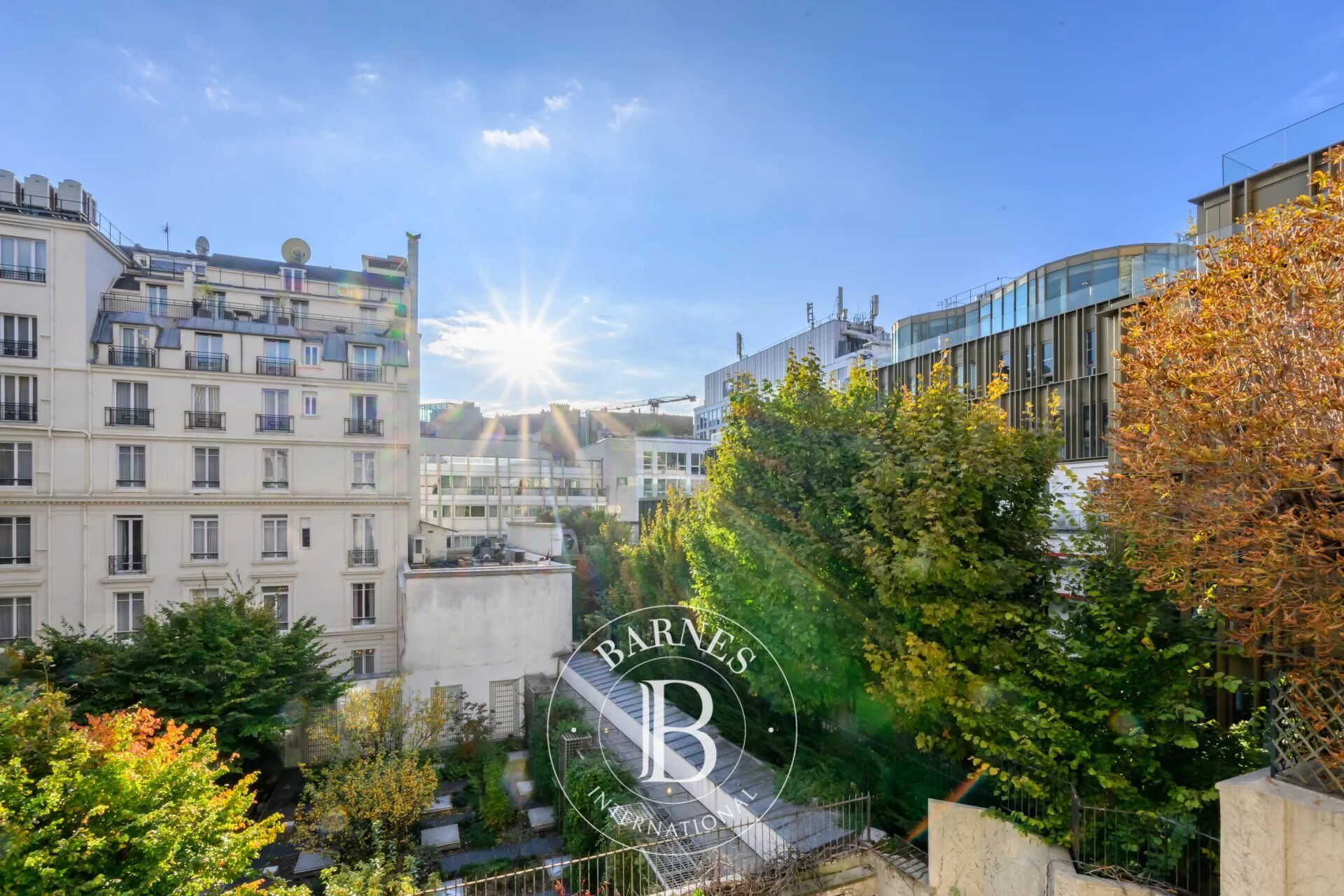 Paris 75008 - Champs-Élysées / Avenue George V - Apartment on the 4th and top floor with lift - picture 1