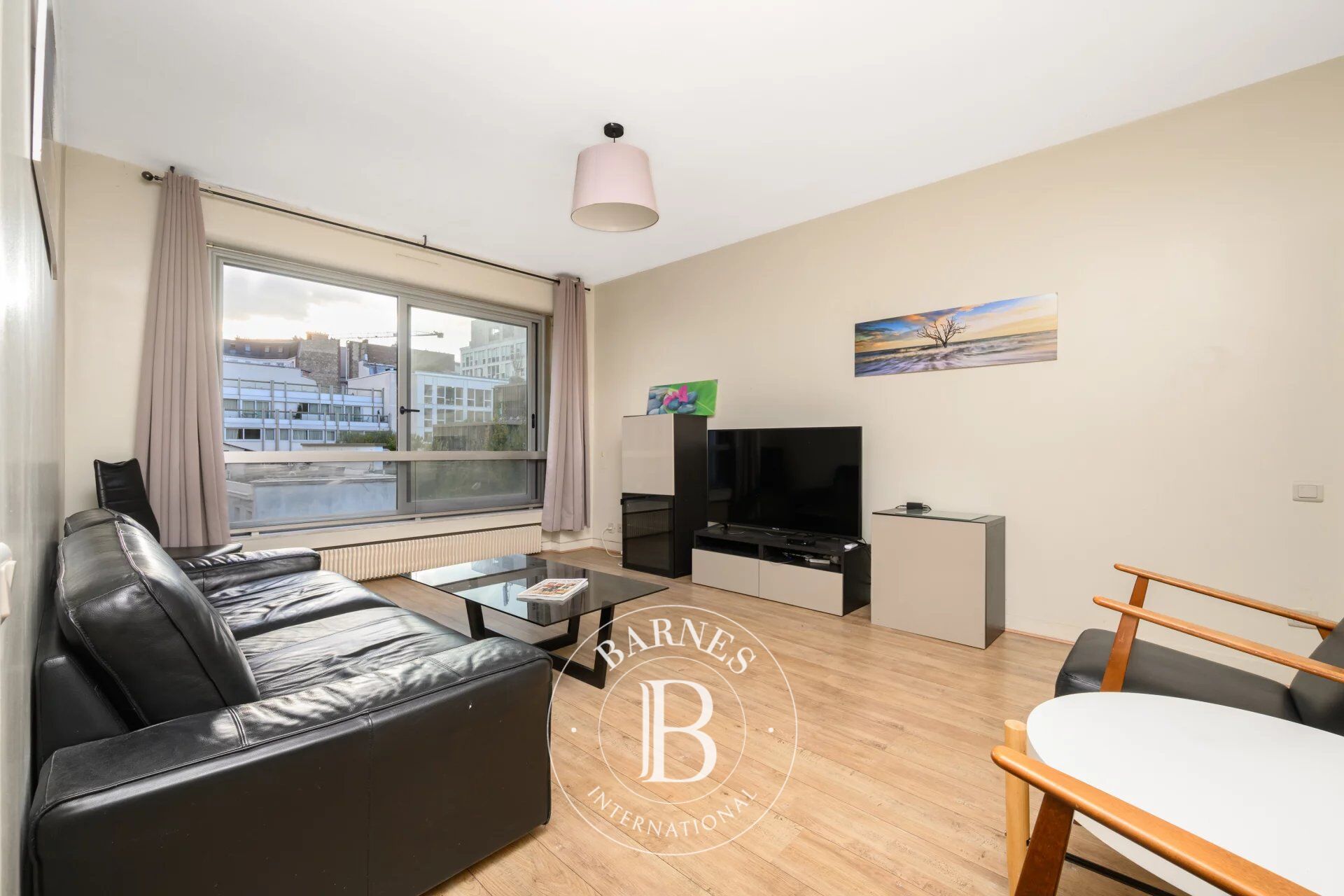 Paris 75008 - Champs-Élysées / Avenue George V - Apartment on the 4th and top floor with lift - picture 3