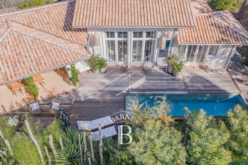 VILLA CONTEMPORAINE AVEC PISCINE DANS UN ENVIRONNEMENT CALME SUR LA PRESQU’ÎLE DU CAP FERRET