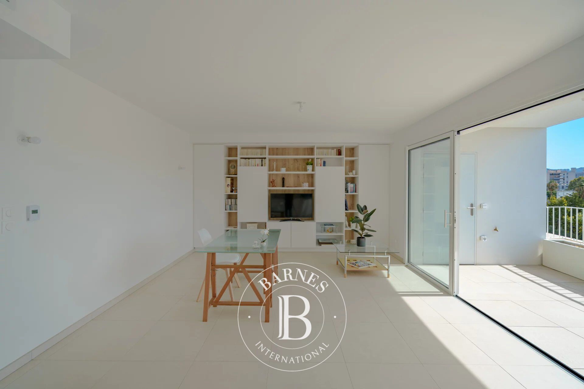 FOR SALE - MARSEILLE - 13008 - SAINT-GINIEZ - 3-ROOM APARTMENT - TERRACE - GARAGE-BOX - picture 3