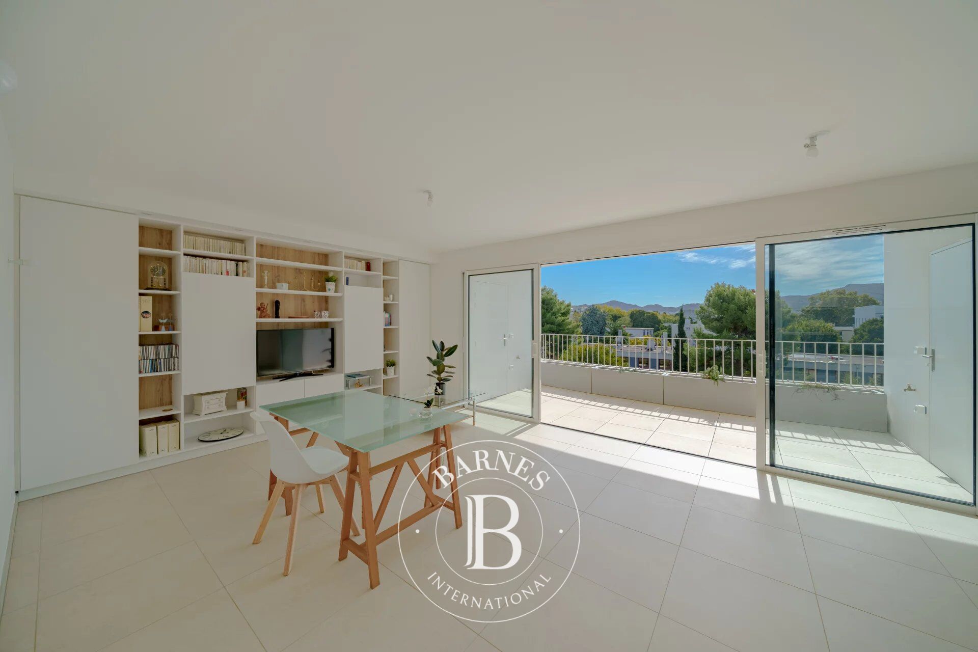 FOR SALE - MARSEILLE - 13008 - SAINT-GINIEZ - 3-ROOM APARTMENT - TERRACE - GARAGE-BOX - picture 1