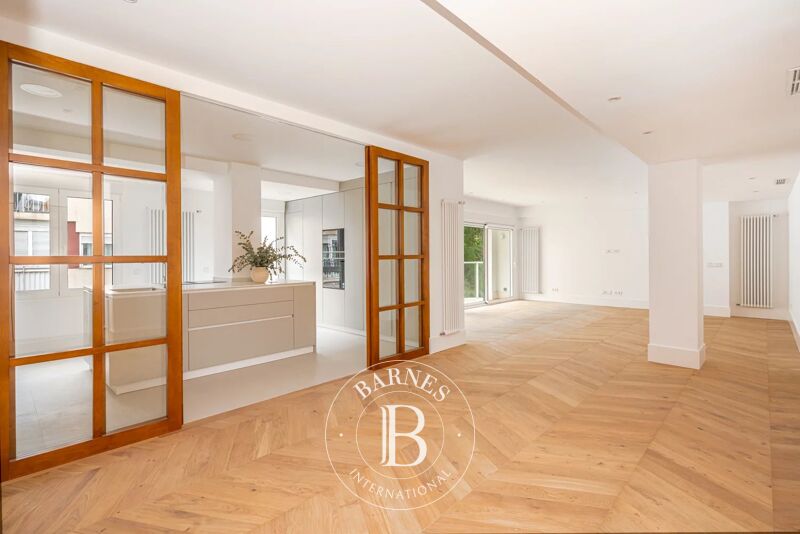 Appartement de luxe rénové avec terrasse, garage et débarras à Jerónimos