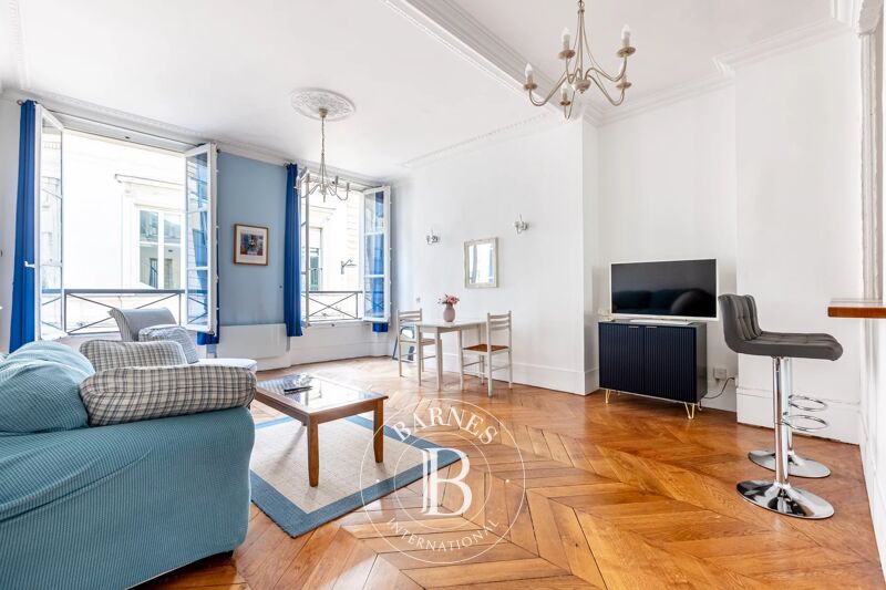 PARIS 8 - PALAIS DE L'ELYSEE - 1 BEDROOM - BRIGHT