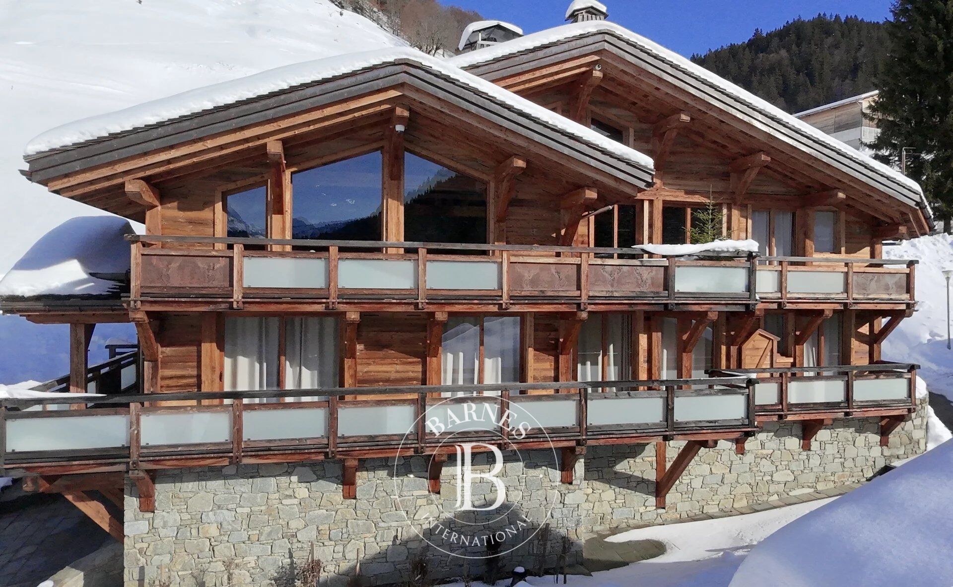 BARNES ARAVIS - LA GIETTAZ - EXCEPTIONAL CHALET SKI-TO-DOOR-ACCESS - picture 1