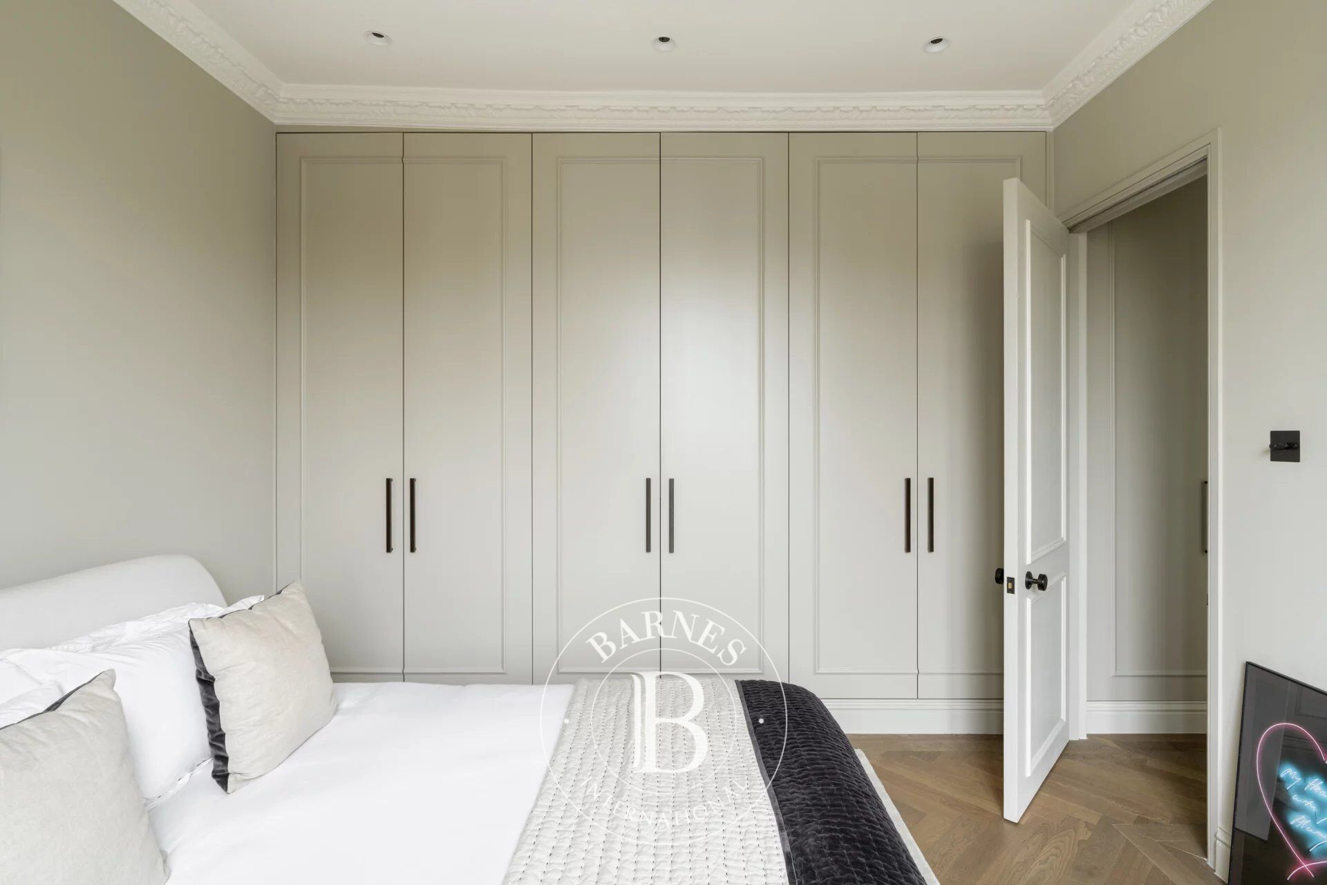 Daire London - picture 8