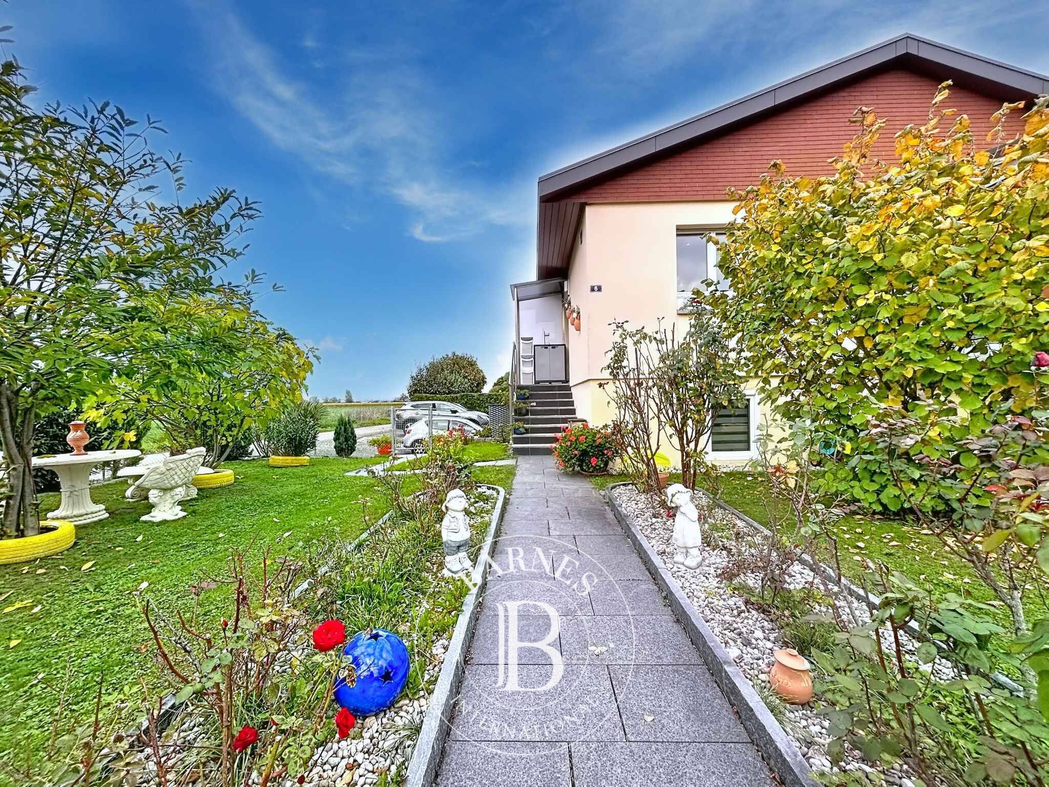 Charmante villa de 4.5 pièces, aménagée en 5.5 avec chambre supplémentaire - picture 2