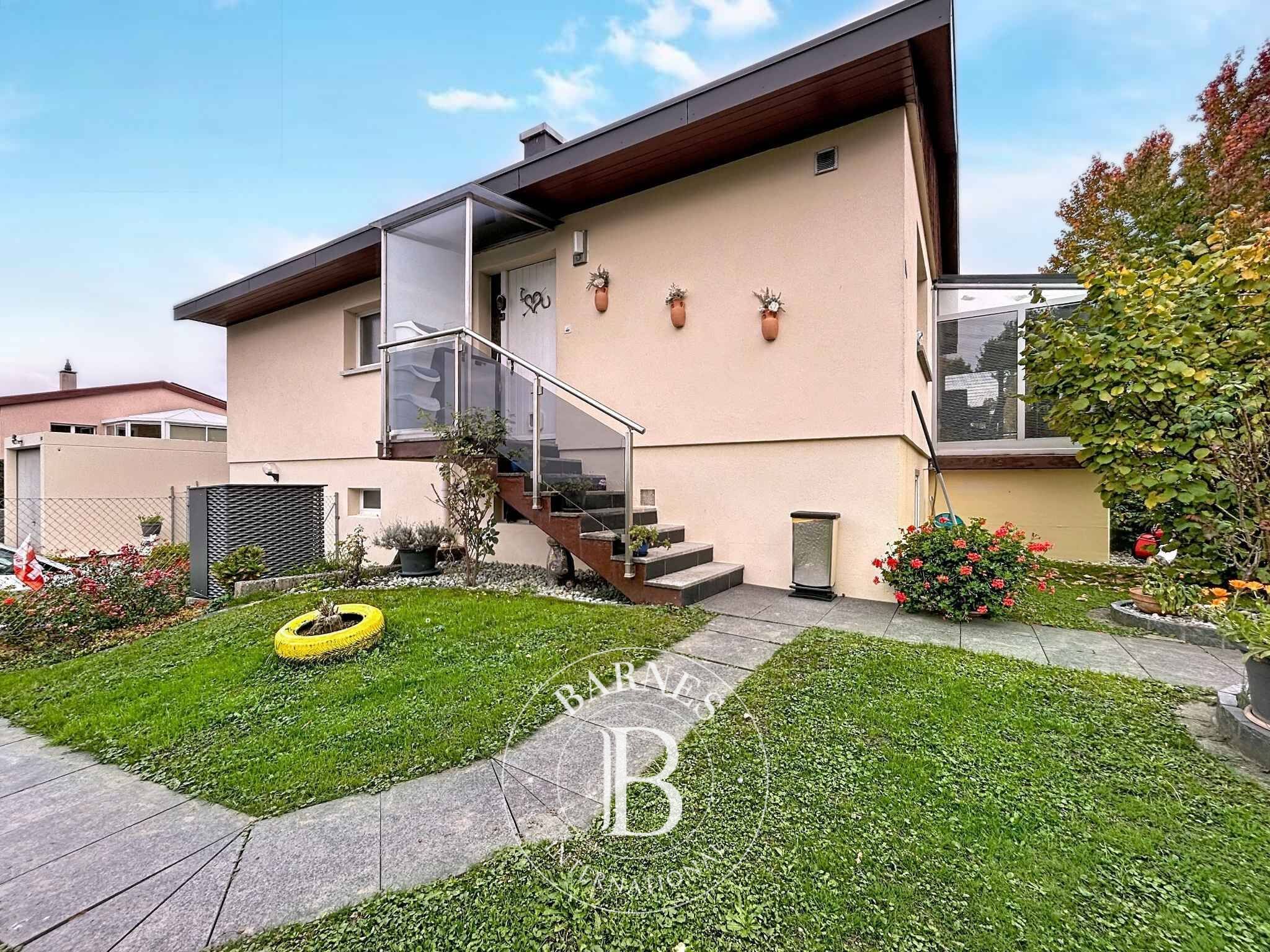 Charmante villa de 4.5 pièces, aménagée en 5.5 avec chambre supplémentaire - picture 1