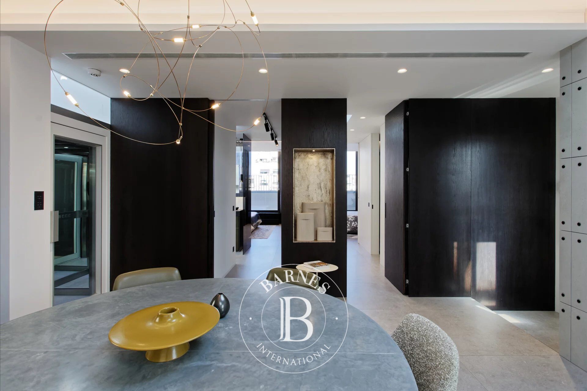 SOHO-Inspired Luxury Penthouse with Designer Finishes and Private Rooftop in Central Barcelona - picture 3