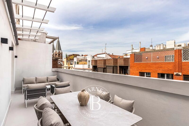 Madrid – Chamberí – Almagro – Penthouse meublé avec terrasse et vues sur la ville, 3 chambres en suite