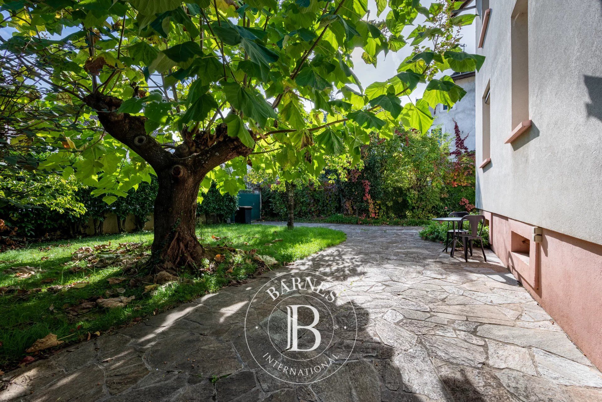 BARNES Annecy - ANNECY - TRIANGLE D’OR - SOUTH-FACING VILLA WITH GARDEN - RENOVATION PROJECT - picture 2