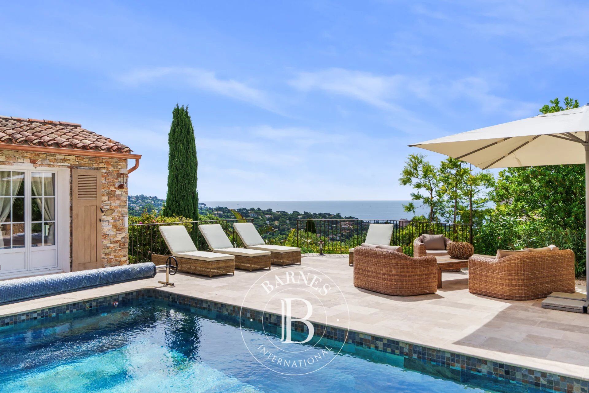 LES ISSAMBRES - CHARMING VILLA - 4 BEDROOMS - SEA VIEW - picture 3