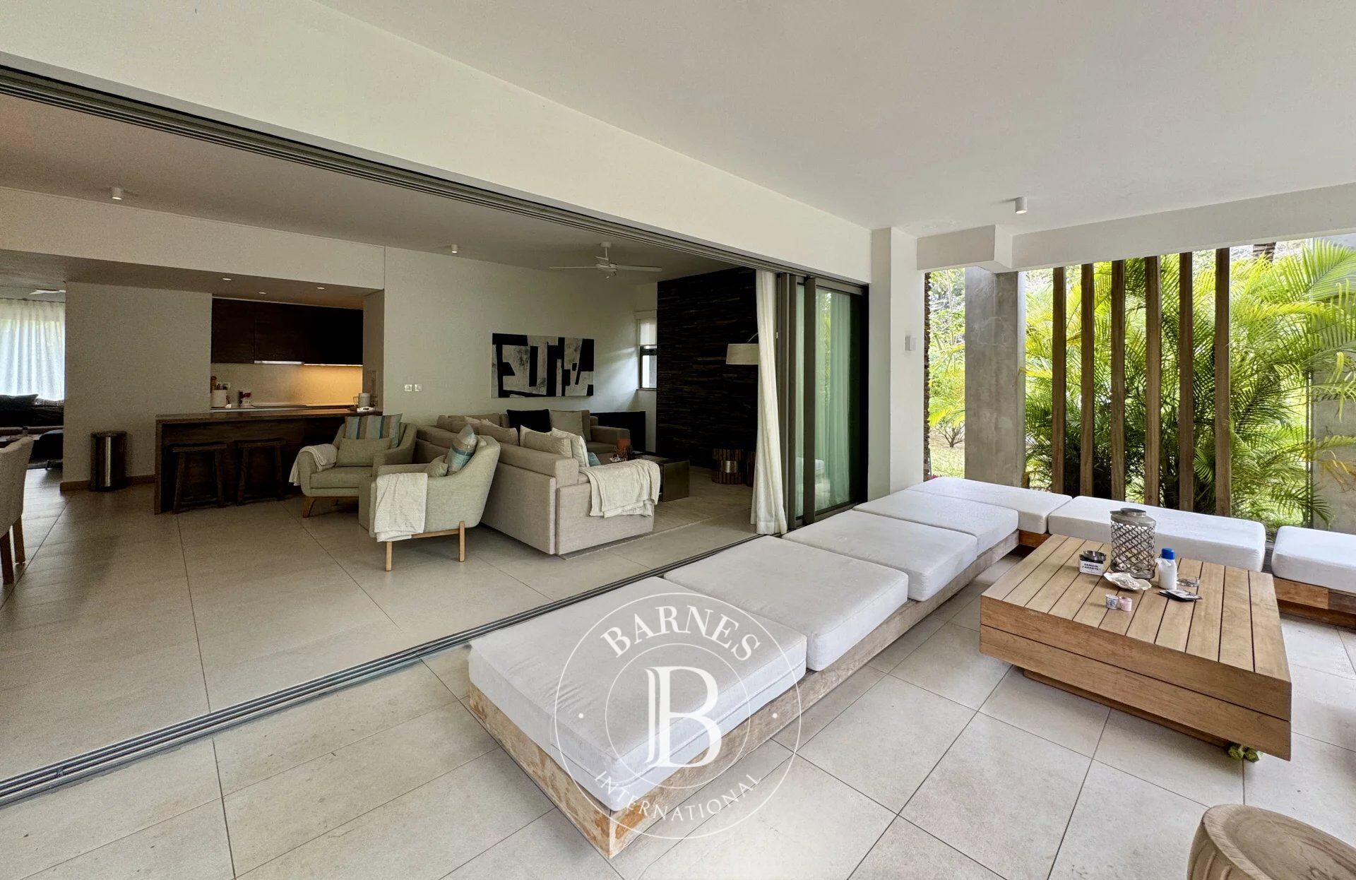 MONT CHOISY - Appartement d'exception - 3 chambres en rez-de-jardin - picture 3