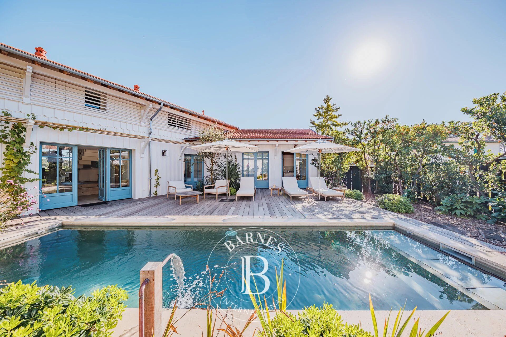 «VILLA DU PORT» EN PREMIÈRE LIGNE AVEC PISCINE CHAUFFÉE ET VUE SUR LE PORT DE PIRAILLAN – PRESQU’ÎLE DU CAP FERRET – CAPACITÉ 12 PERSONNES - picture 1
