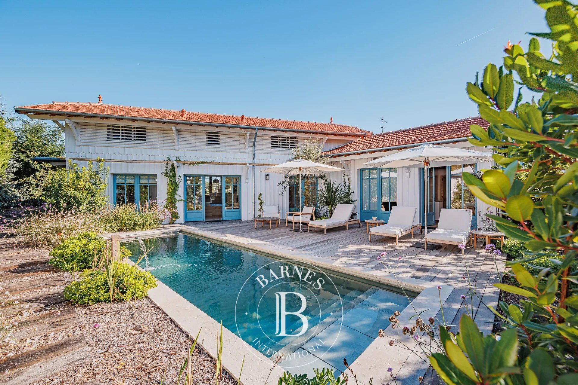 «VILLA DU PORT» EN PREMIÈRE LIGNE AVEC PISCINE CHAUFFÉE ET VUE SUR LE PORT DE PIRAILLAN – PRESQU’ÎLE DU CAP FERRET – CAPACITÉ 12 PERSONNES - picture 3