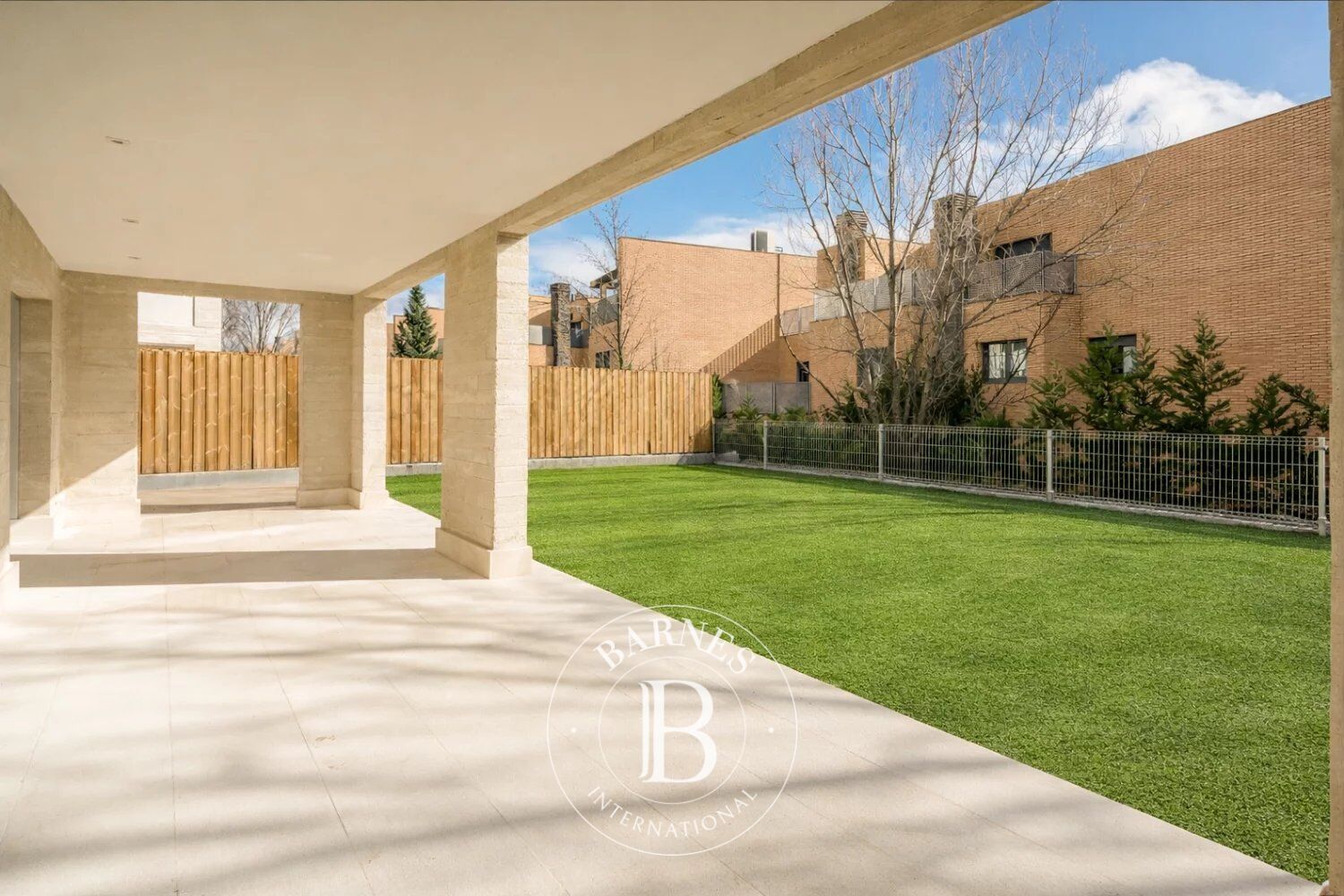 Familien-Duplex mit Garten, Pool und Garage in Exklusiver Wohnanlage - picture 1