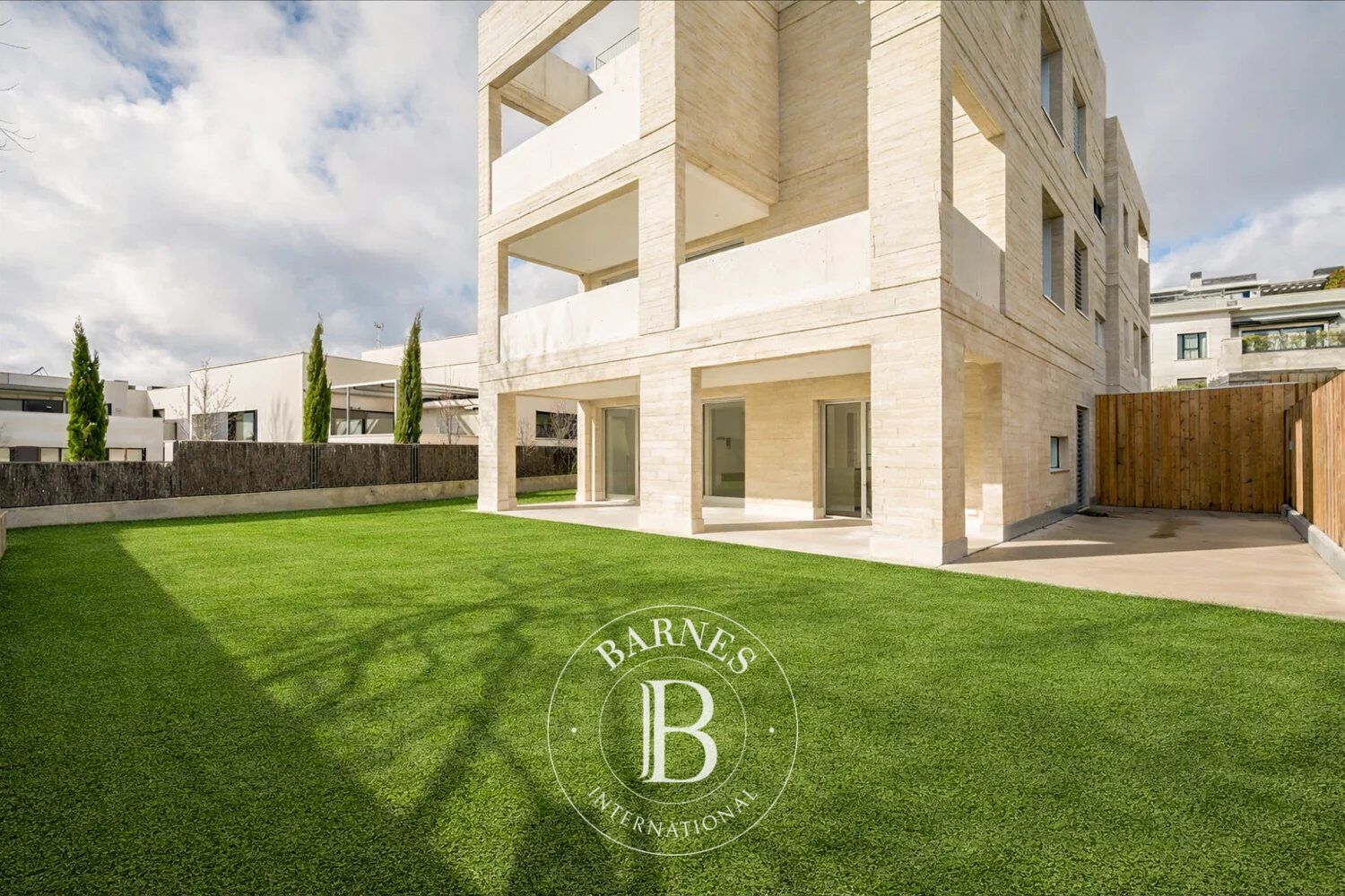 Familien-Duplex mit Garten, Pool und Garage in Exklusiver Wohnanlage - picture 2