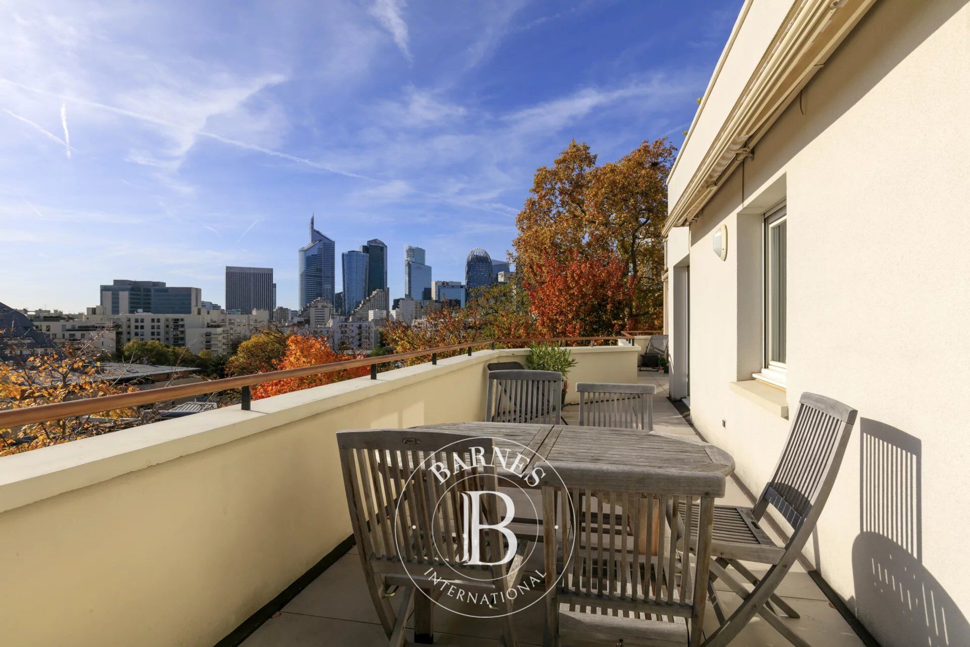 COURBEVOIE FAMILY APARTMENT WITH TERRACE - picture 1