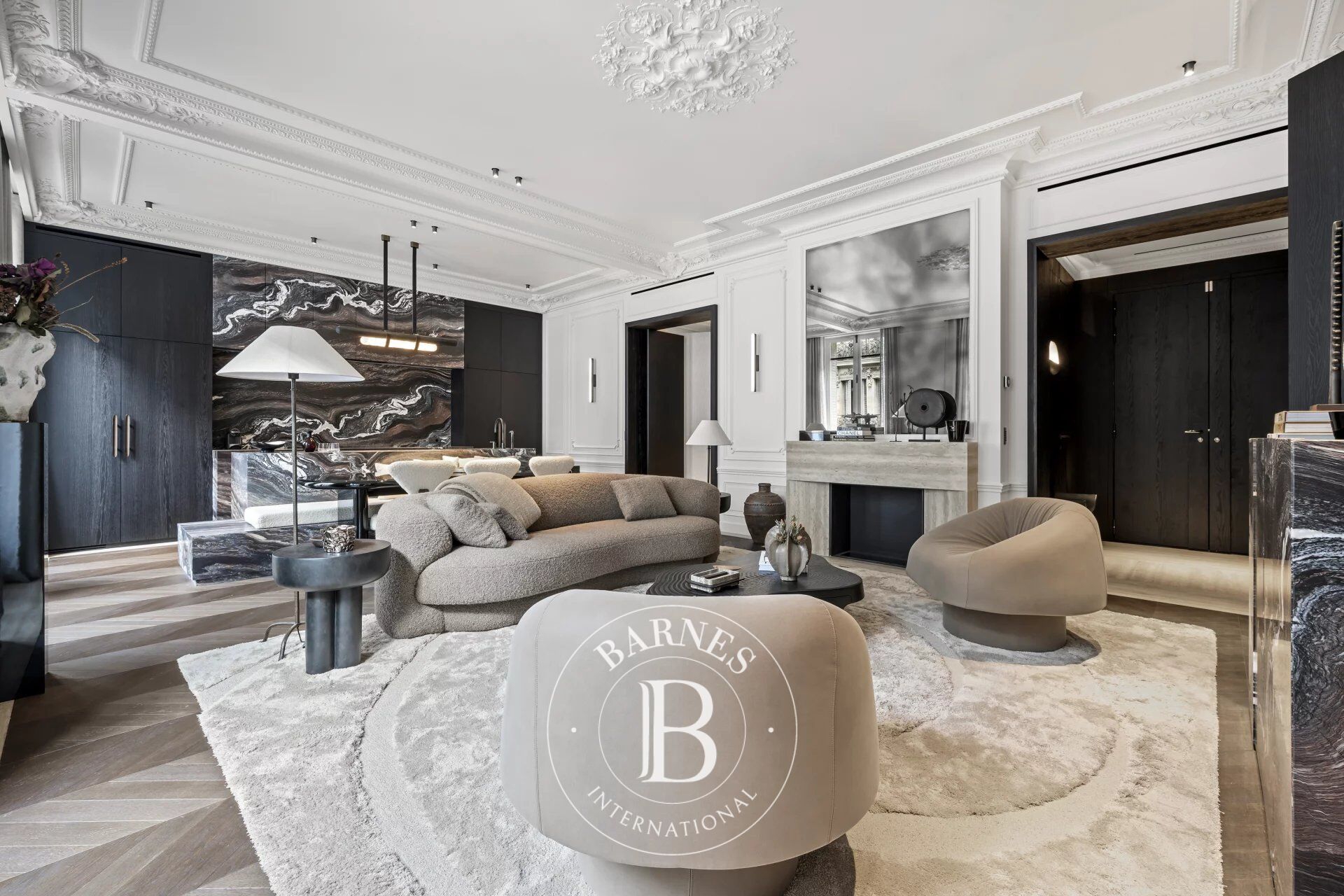 Paris 8 - Golden Triangle - Luxurious turnkey apartment on the 3rd floor with air conditioning - 3 suites. - picture 3