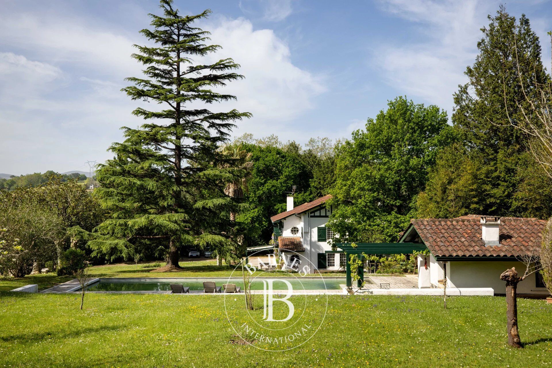 PROPERTY IN ASCAIN WITH MOUNTAIN VIEWS / NEAR SAINT JEAN DE LUZ - picture 1