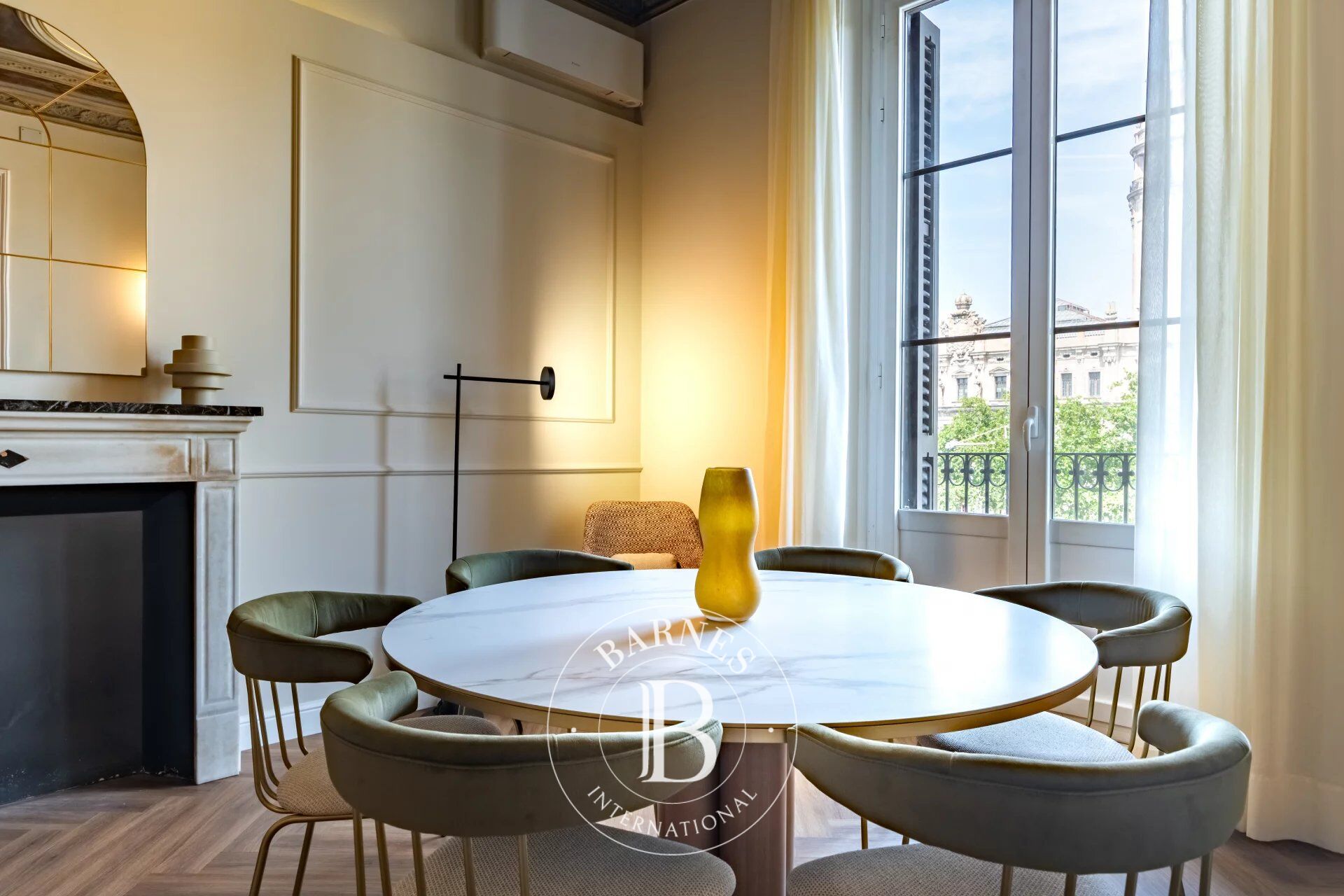 Exclusivité et élégance au bord du Port Vell - picture 2