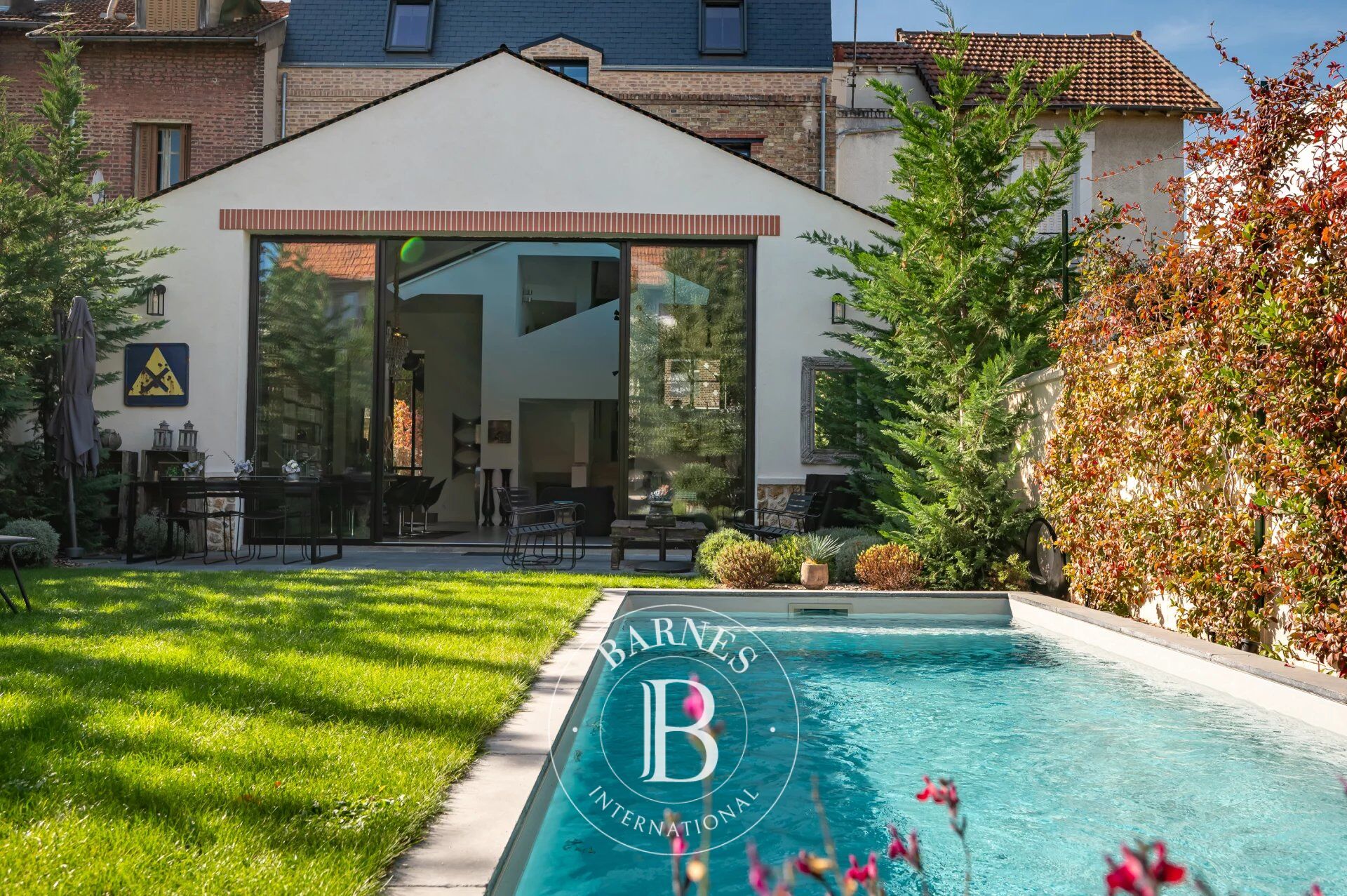 PETITE GARENNE SUPERBE MAISON AVEC JARDIN & PISCINE - picture 3