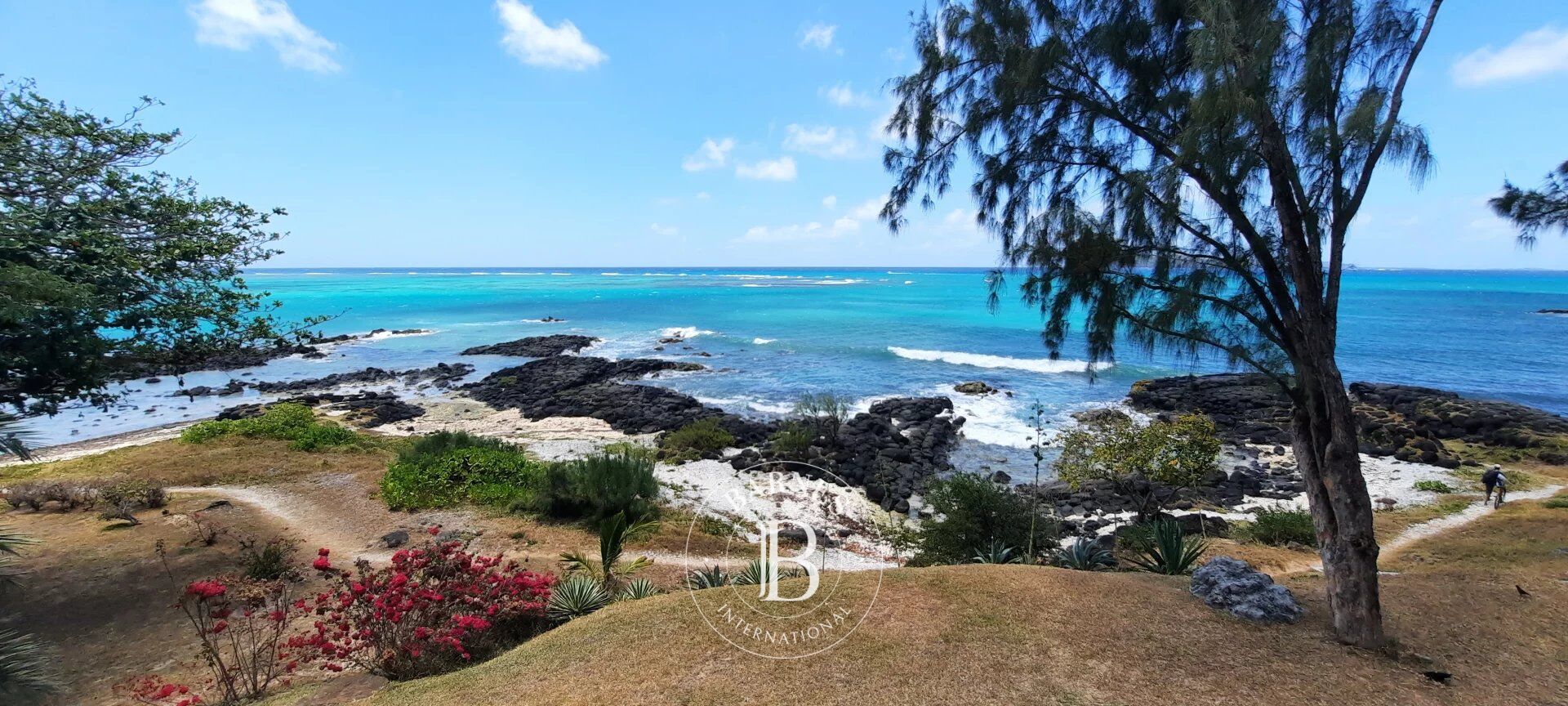 CAP MALHEUREUX - Beachfront - Apartment with 3 Bedrooms - picture 1