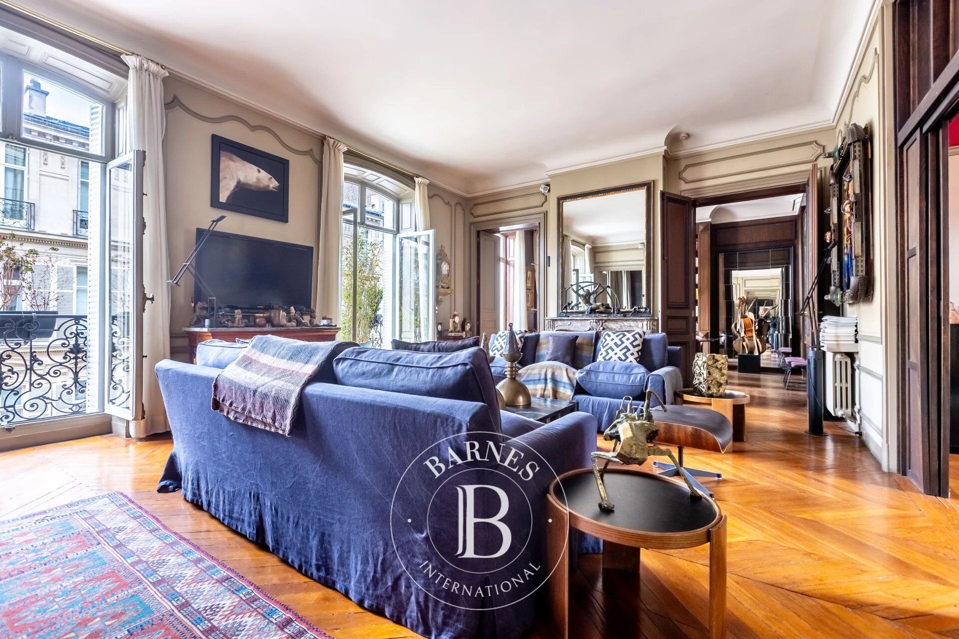 Exclusivité : Paris 8 - François 1er / Marignan - Appartement avec balcon au 2è étage - 3 chambres, un studio de service et un parking. - picture 2