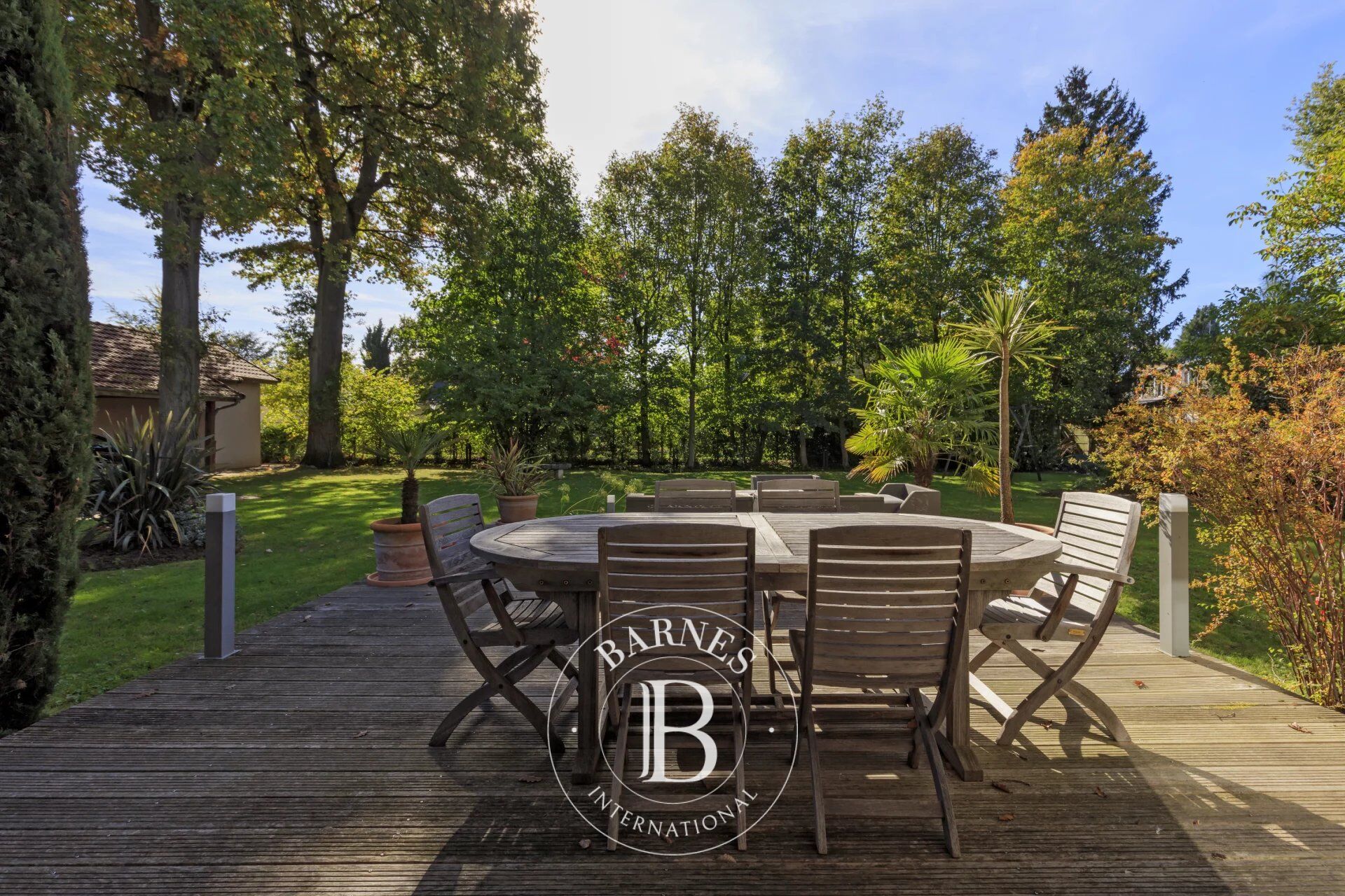 Vaucresson, Plateau de Cazes, maison familiale 7 chambres, sur terrain paysagé de 1741 m² - picture 3