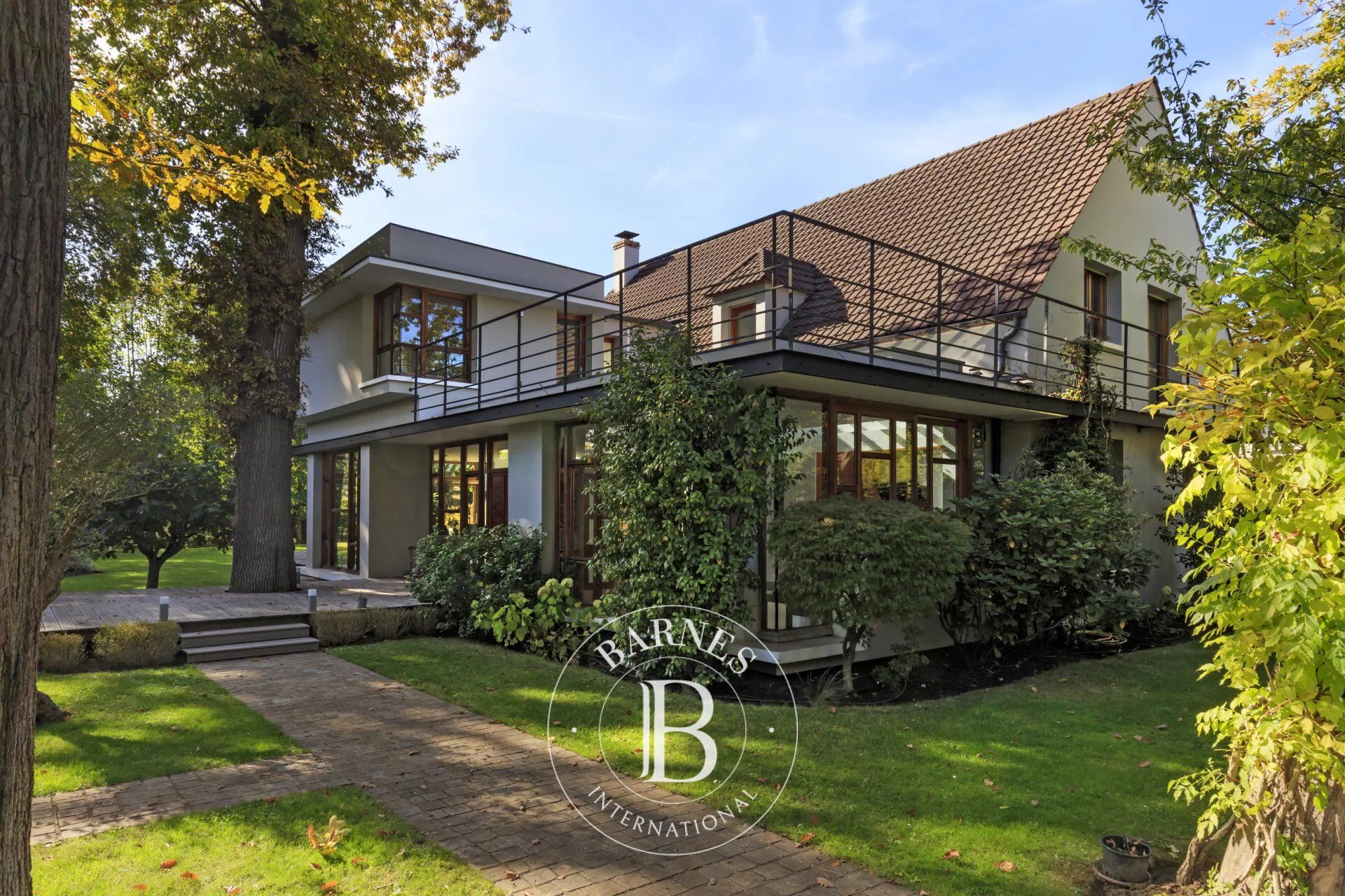 Vaucresson, Plateau de Cazes, maison familiale 7 chambres, sur terrain paysagé de 1741 m² - picture 1