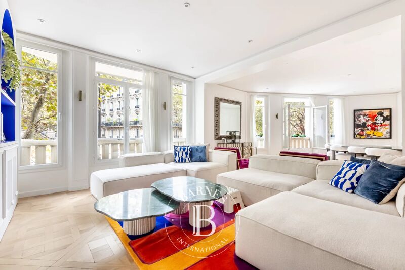 Paris 17 - Courcelles / Place des Ternes - Renovated and bright apartment - 5 bedrooms + studio apartment - Carnot sector