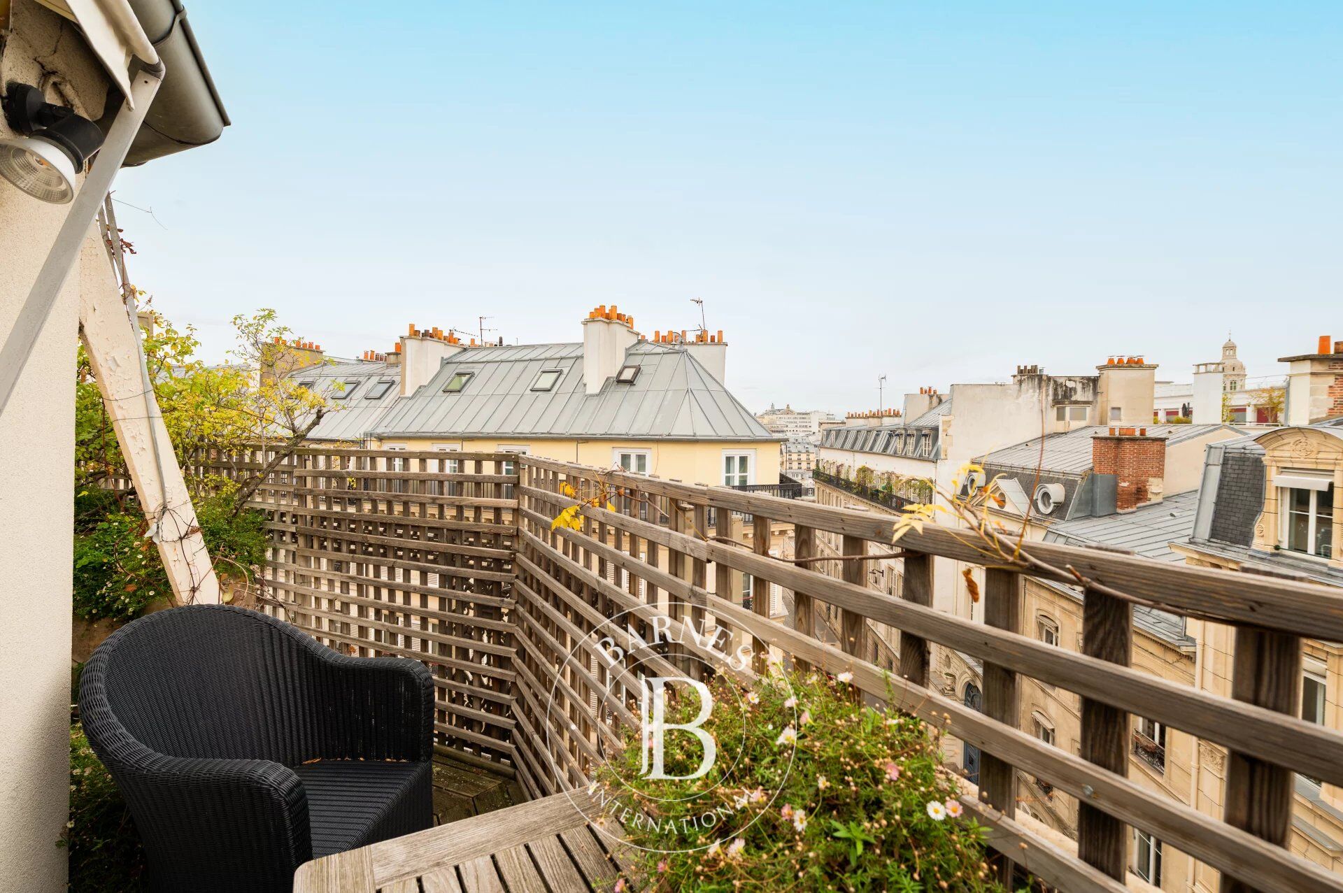 PARIS 9 - D'AUMALE - 5EME ETAGE BALCON - 4 CHAMBRES - picture 3