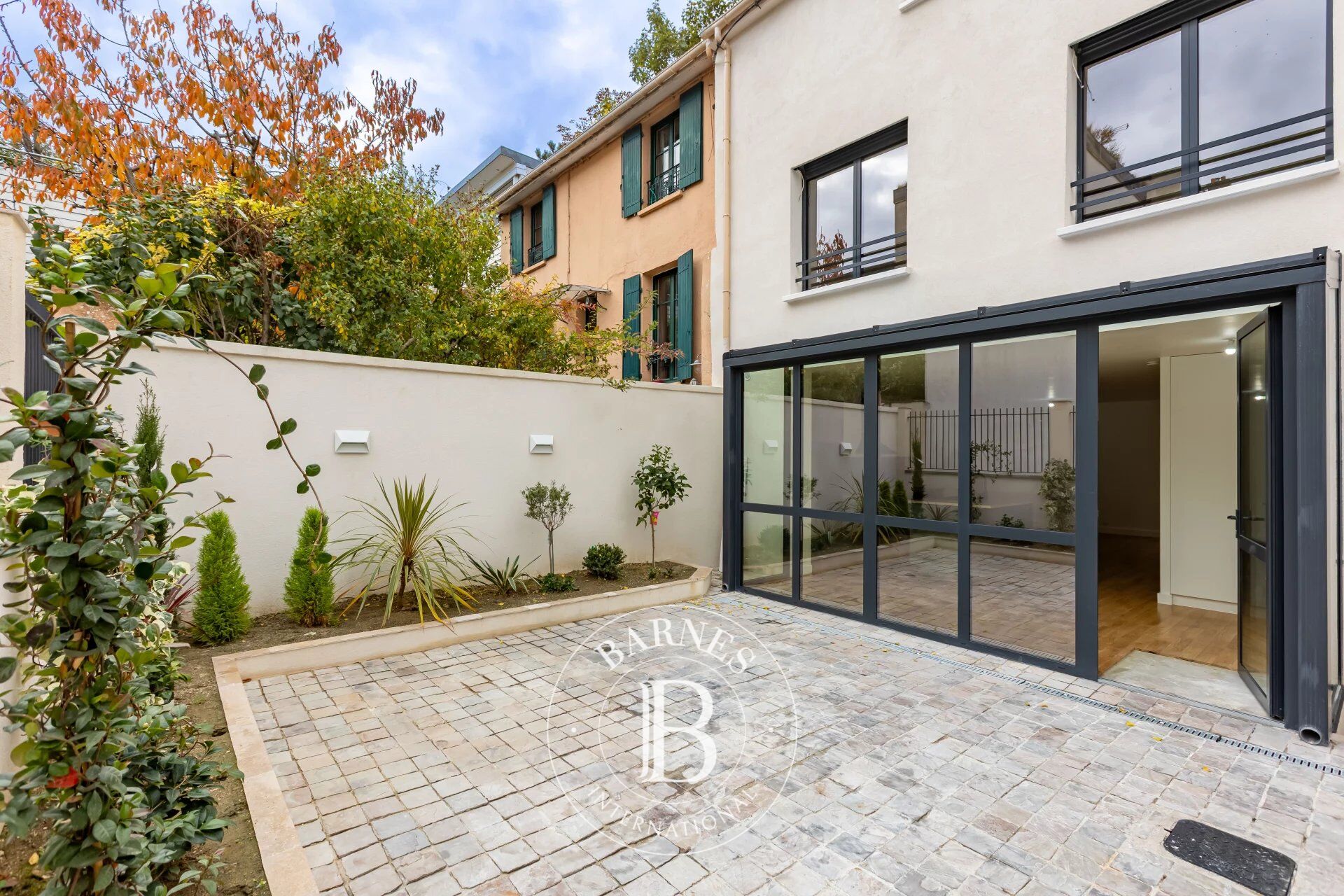 BOULOGNE - RARE - FULLY RENOVATED 150m² (1,615 SQ FT) HOUSE WITH GARDEN/TERRACE - picture 1