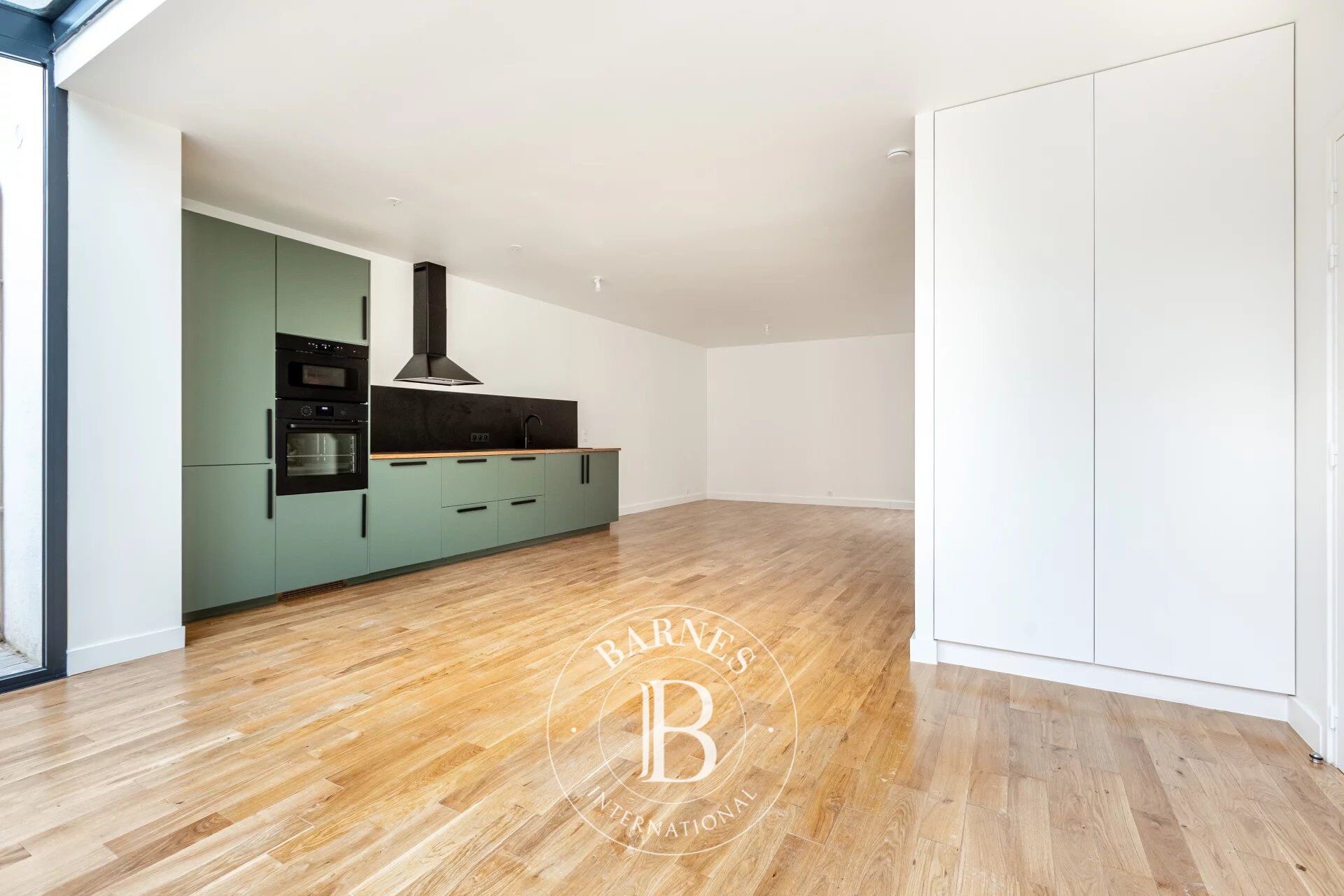 BOULOGNE - RARE - FULLY RENOVATED 150m² (1,615 SQ FT) HOUSE WITH GARDEN/TERRACE - picture 3