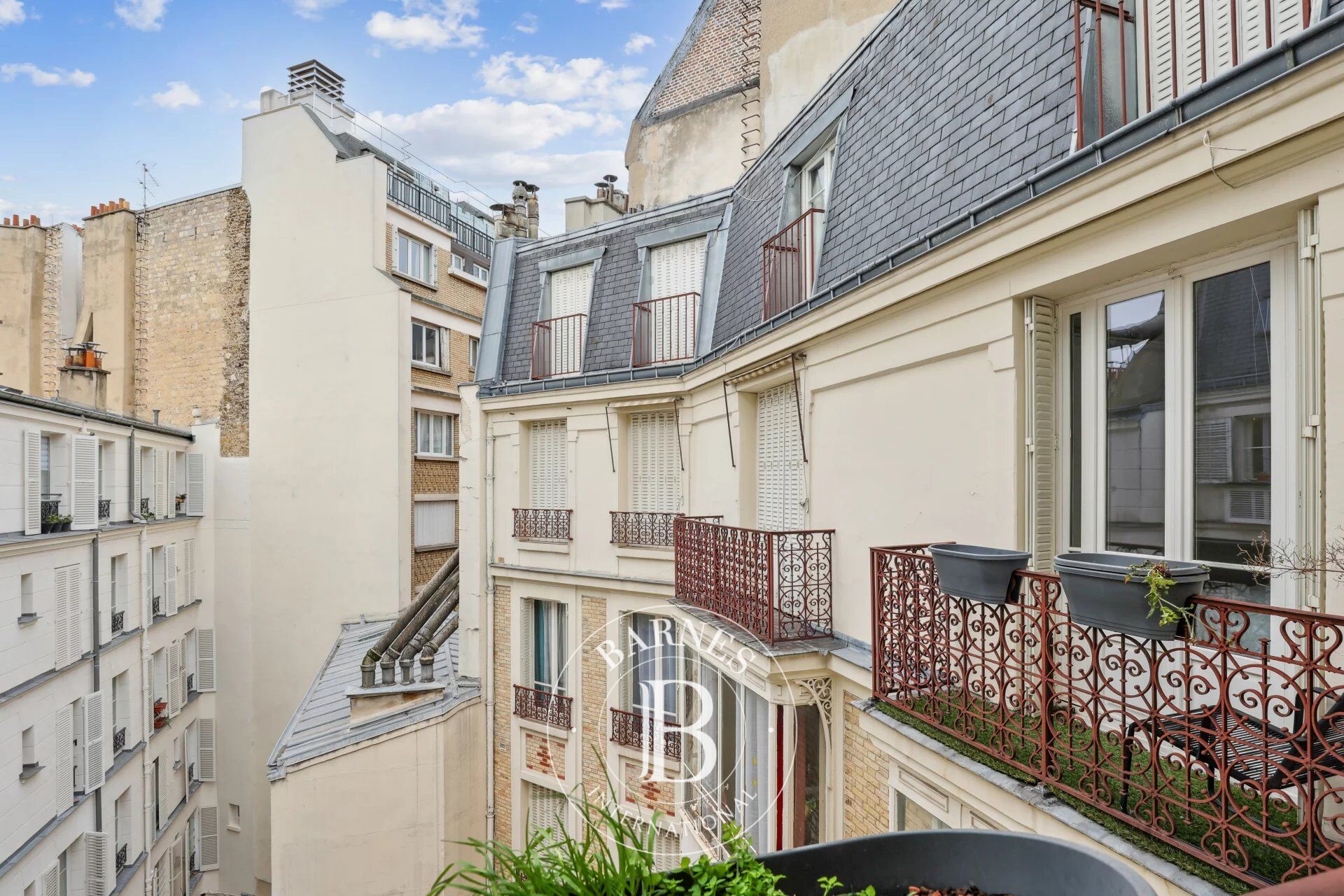 Paris 7 – Saxe/Breteuil – Balcony – Very good condition – Quiet and bright - picture 3