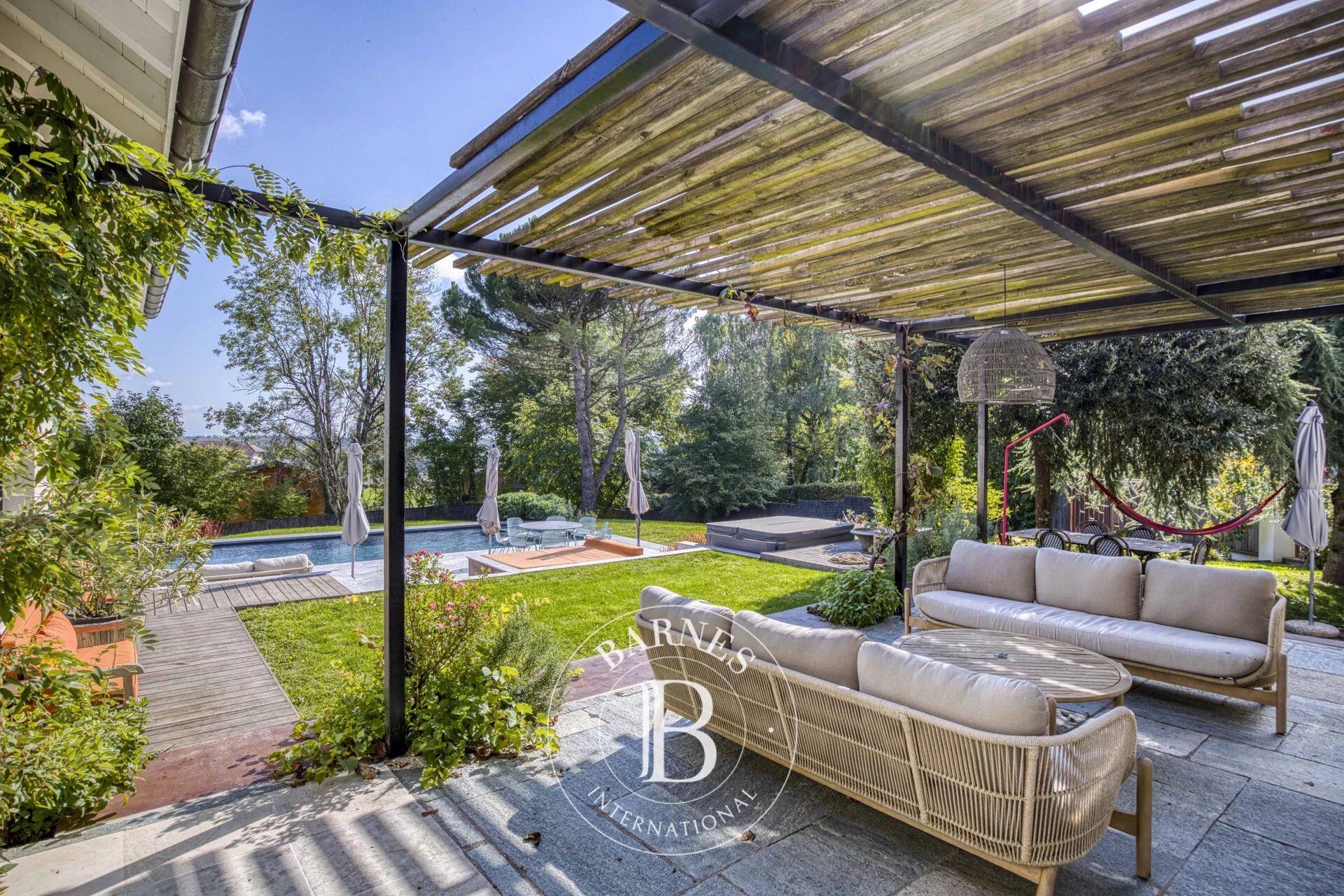 BARNES Pays de Gex – SAUVERNY – RENOVATED ARCHITECT-DESIGNED VILLA – 8 ROOMS – 320 SQM – ALPS & MONT-BLANC VIEW - picture 2