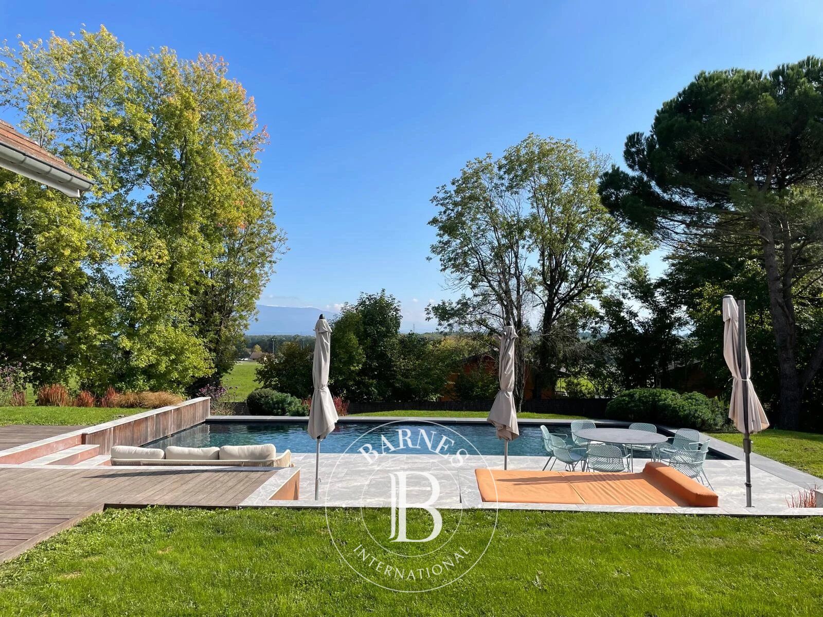 BARNES Pays de Gex – SAUVERNY – RENOVATED ARCHITECT-DESIGNED VILLA – 8 ROOMS – 320 SQM – ALPS & MONT-BLANC VIEW - picture 3