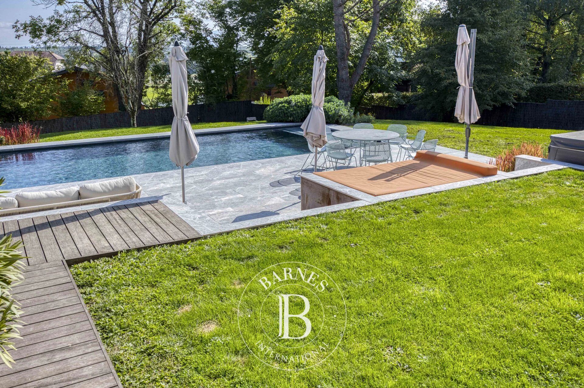 BARNES Pays de Gex – SAUVERNY – RENOVATED ARCHITECT-DESIGNED VILLA – 8 ROOMS – 320 SQM – ALPS & MONT-BLANC VIEW - picture 1