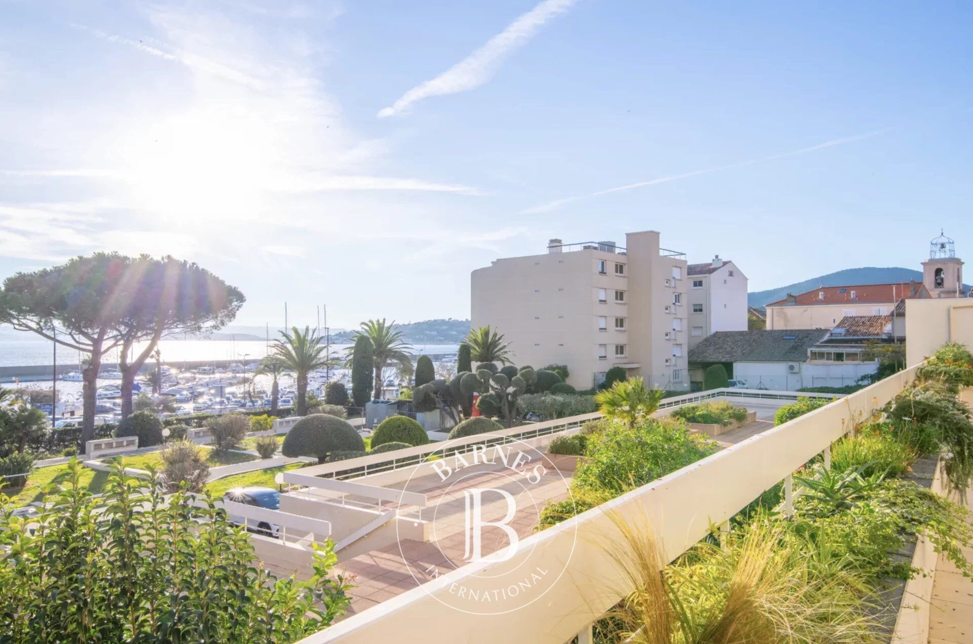 EXCLUSIVITÉ - SAINTE-MAXIME - ROOFTOP - APPARTEMENT - RÉNOVÉ - CENTRE-VILLE - picture 2