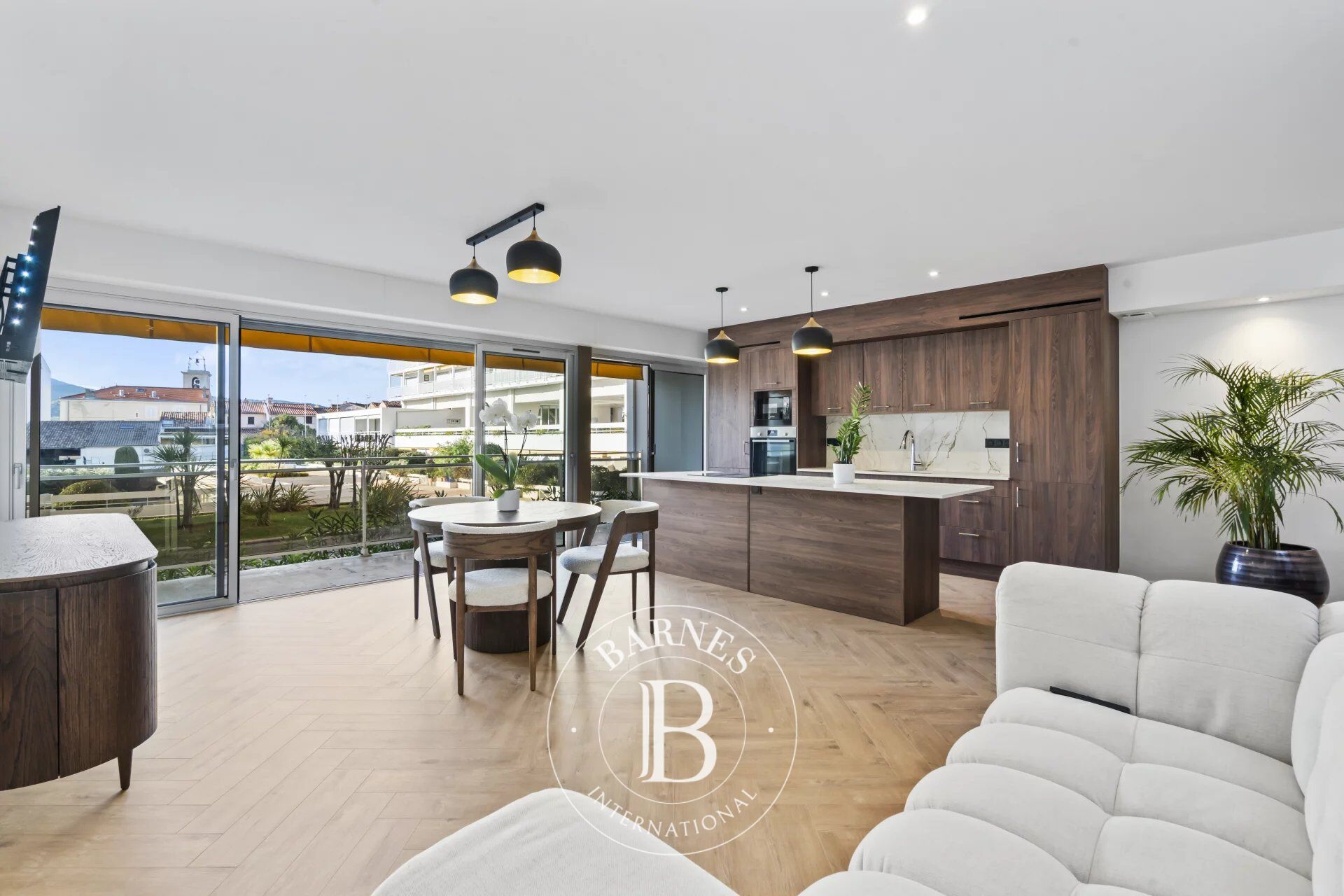 EXCLUSIVITÉ - SAINTE-MAXIME - ROOFTOP - APPARTEMENT - RÉNOVÉ - CENTRE-VILLE - picture 1