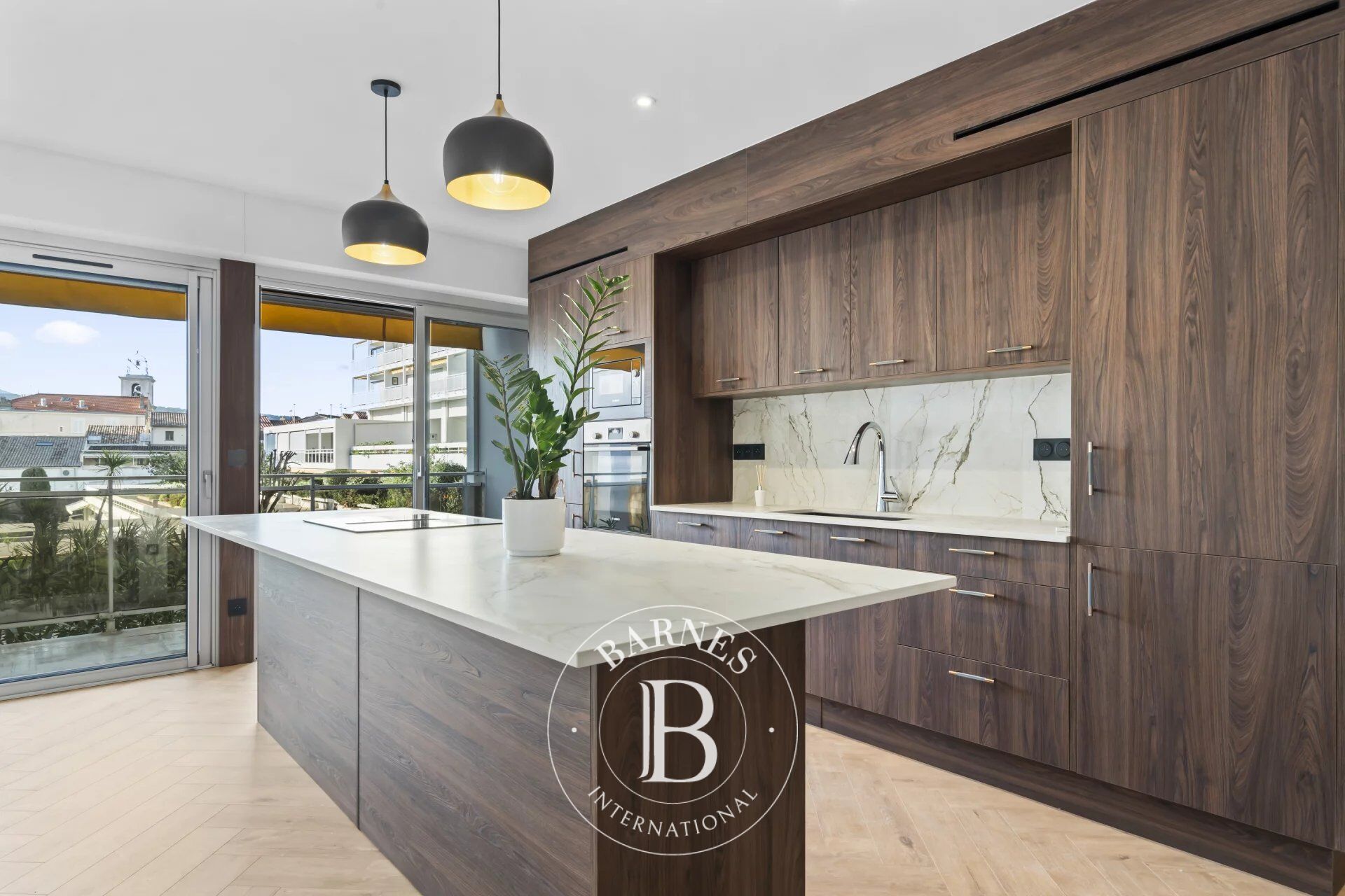 SAINTE-MAXIME - ROOFTOP - APPARTEMENT - RÉNOVÉ - CENTRE-VILLE - picture 2