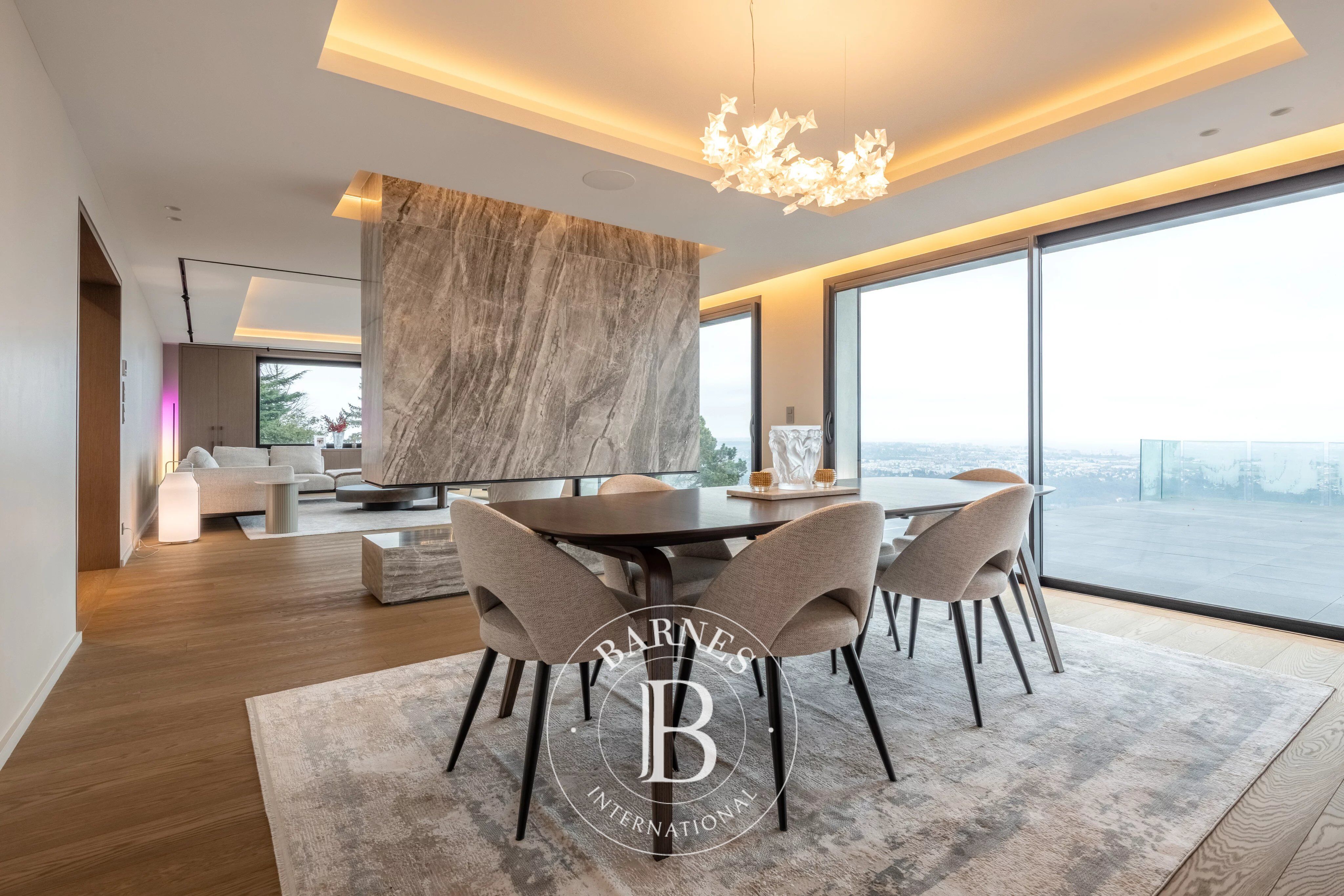 Saint-Cyr-au-Mont-d'Or - Maison de 350 m² - 5 chambres - Jardin de 5000 m² - Piscine - picture 2